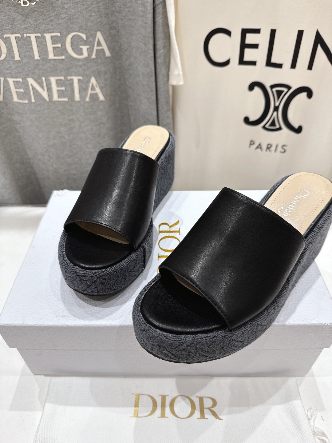 高版本出厂
  Dior*迪奥D家2025ss春夏新款仙女风坡跟厚底拖鞋

11原版复刻 市面上最高版本