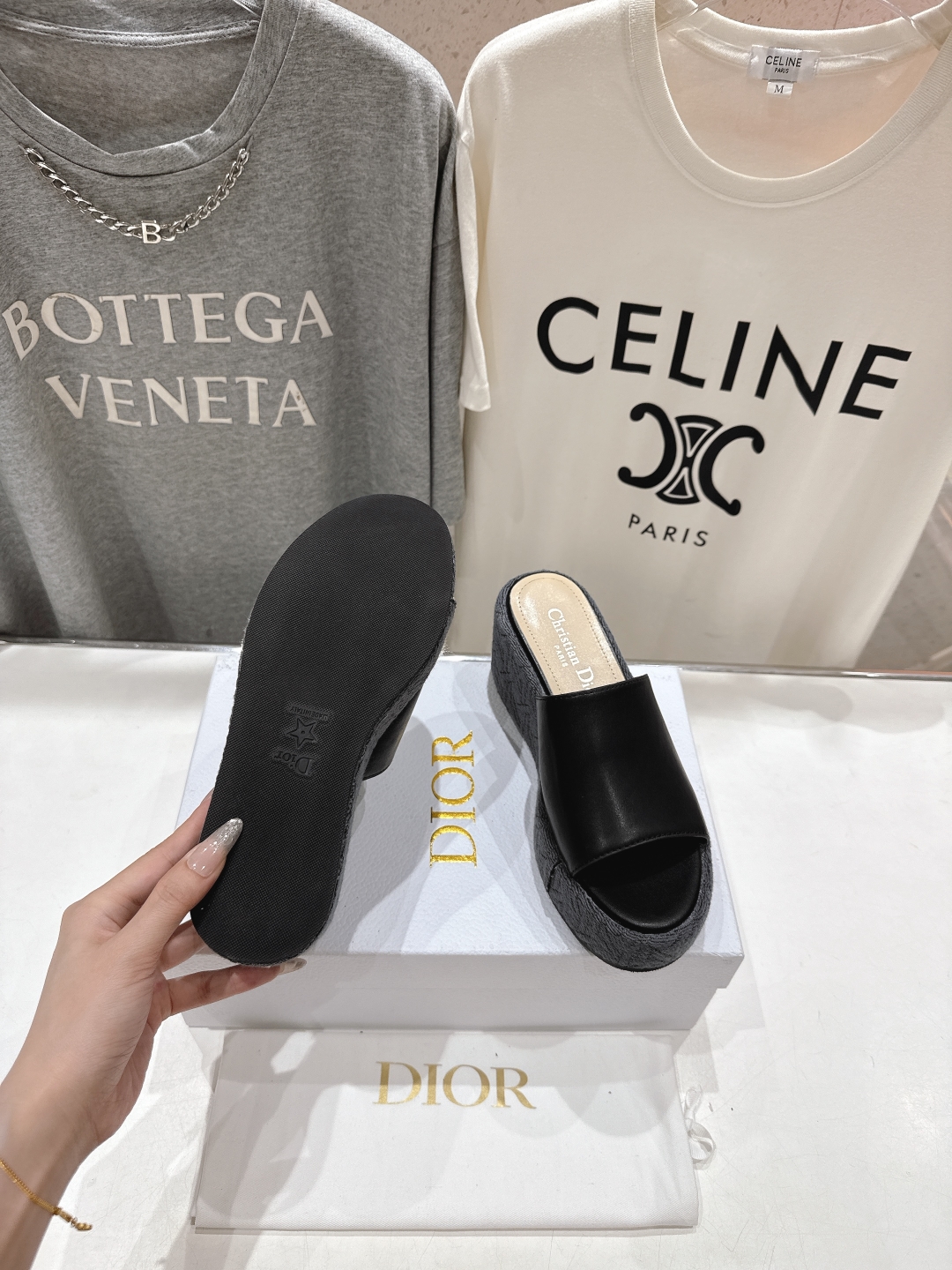 高版本出厂
  Dior*迪奥D家2025ss春夏新款仙女风坡跟厚底拖鞋

11原版复刻 市面上最高版本