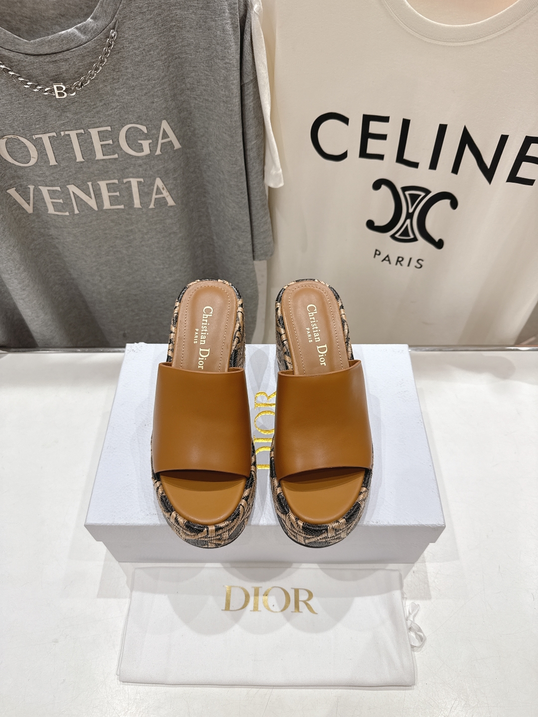高版本出厂
  Dior*迪奥D家2025ss春夏新款仙女风坡跟厚底拖鞋

11原版复刻 市面上最高版本