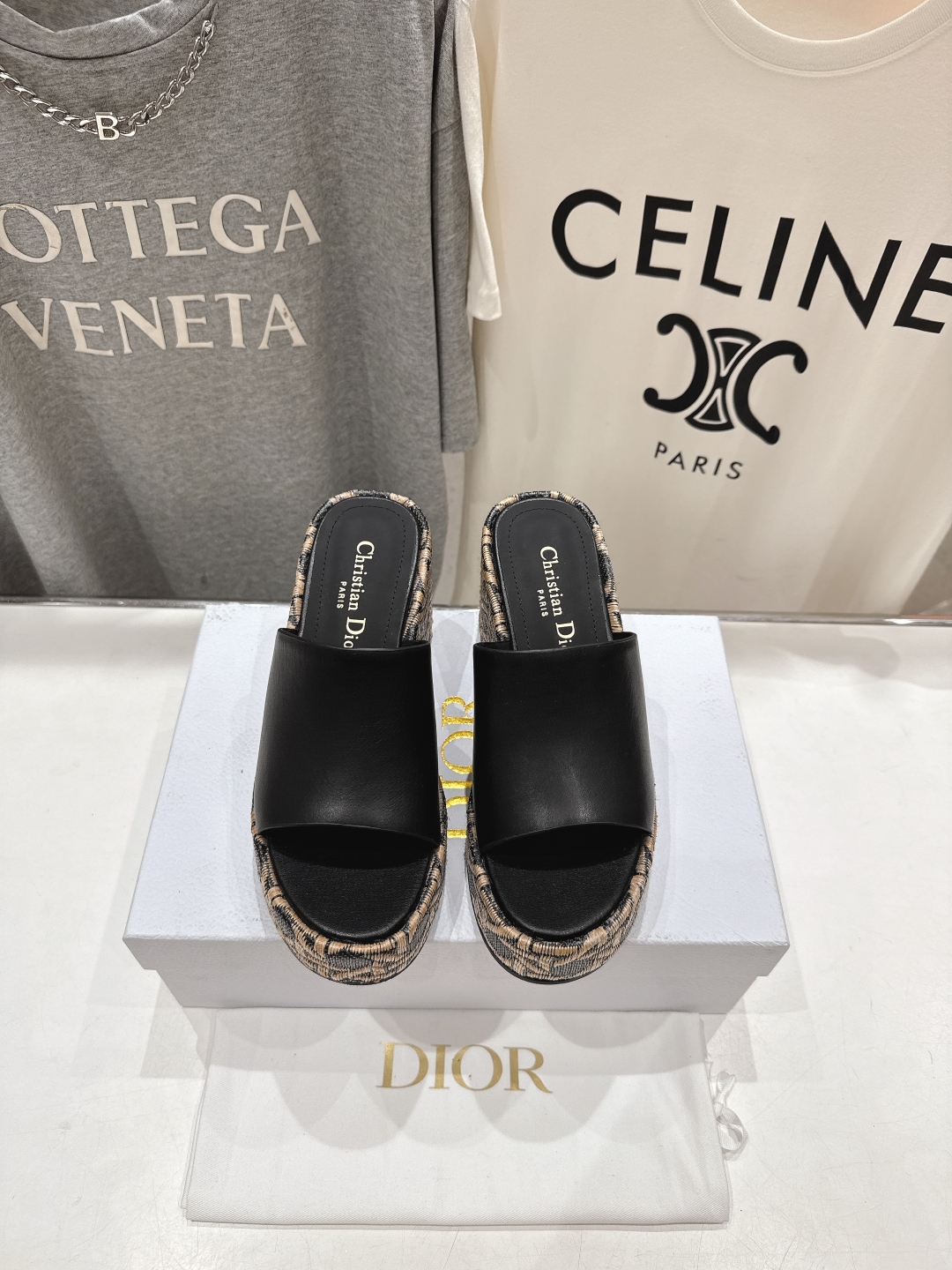 高版本出厂
  Dior*迪奥D家2025ss春夏新款仙女风坡跟厚底拖鞋

11原版复刻 市面上最高版本