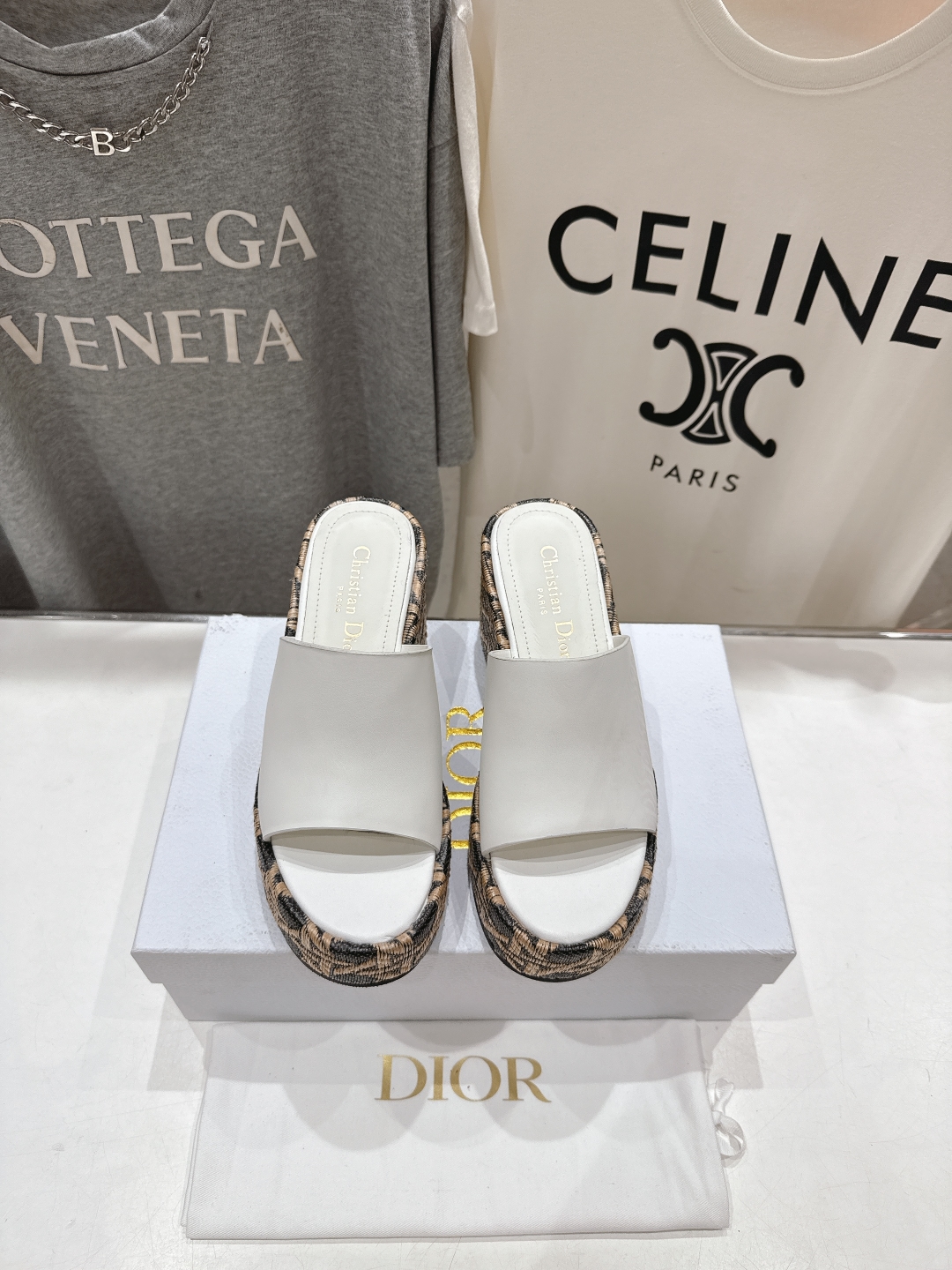 高版本出厂
  Dior*迪奥D家2025ss春夏新款仙女风坡跟厚底拖鞋

11原版复刻 市面上最高版本