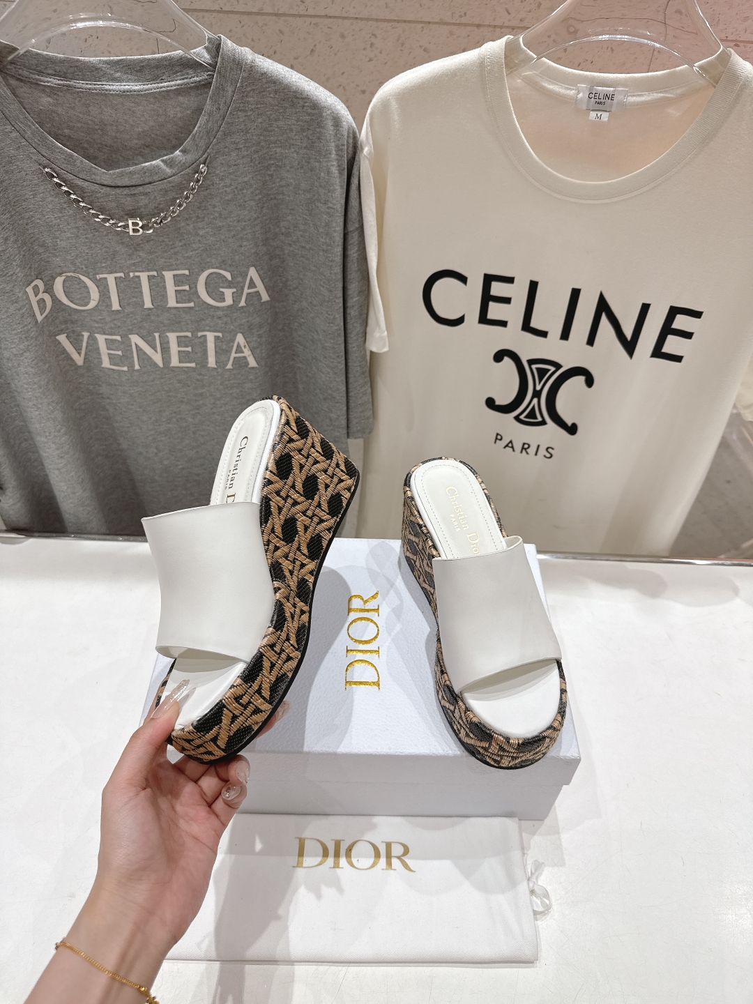 高版本出厂
  Dior*迪奥D家2025ss春夏新款仙女风坡跟厚底拖鞋

11原版复刻 市面上最高版本