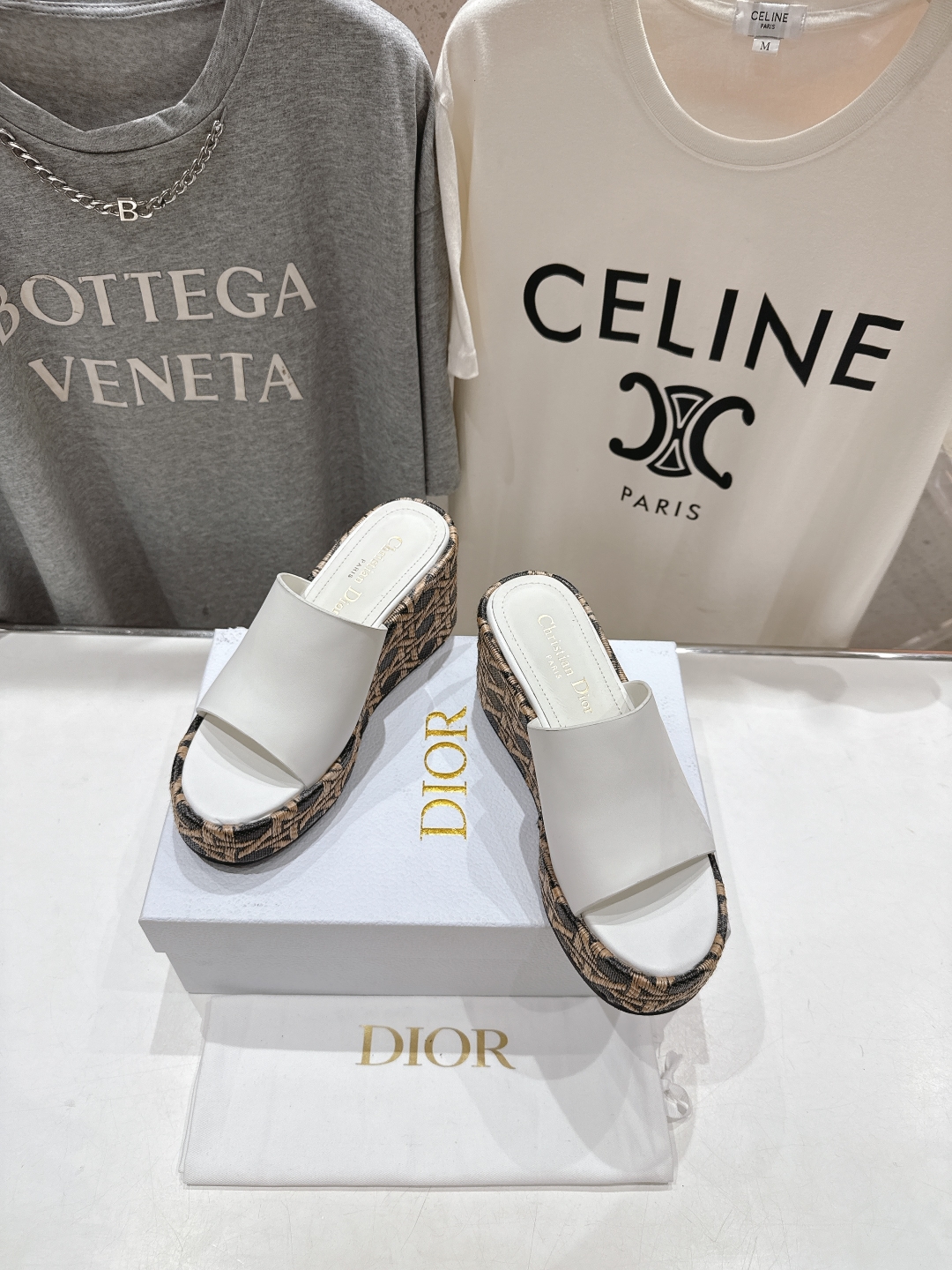 高版本出厂
  Dior*迪奥D家2025ss春夏新款仙女风坡跟厚底拖鞋

11原版复刻 市面上最高版本