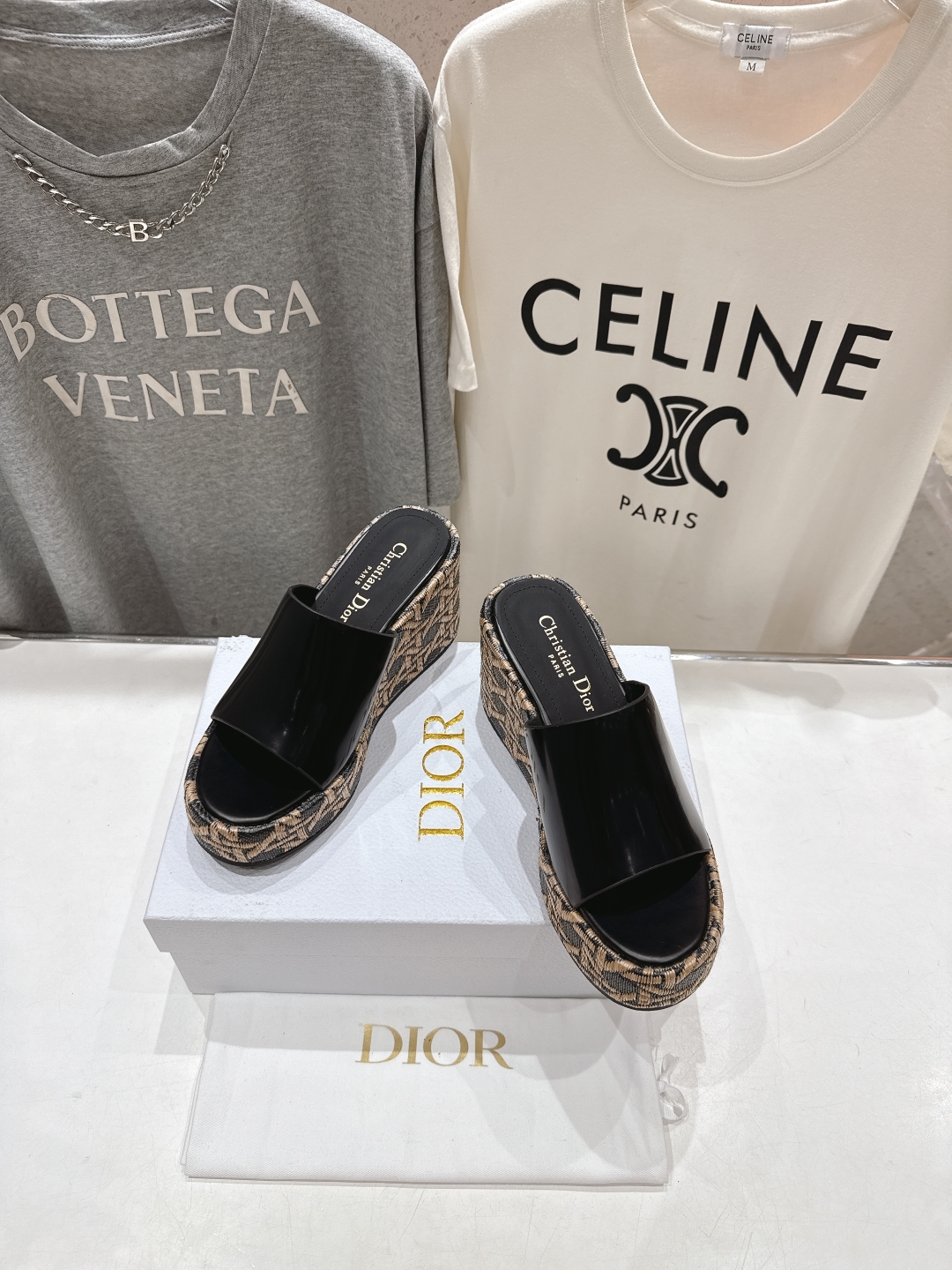 高版本出厂
  Dior*迪奥D家2025ss春夏新款仙女风坡跟厚底拖鞋

11原版复刻 市面上最高版本