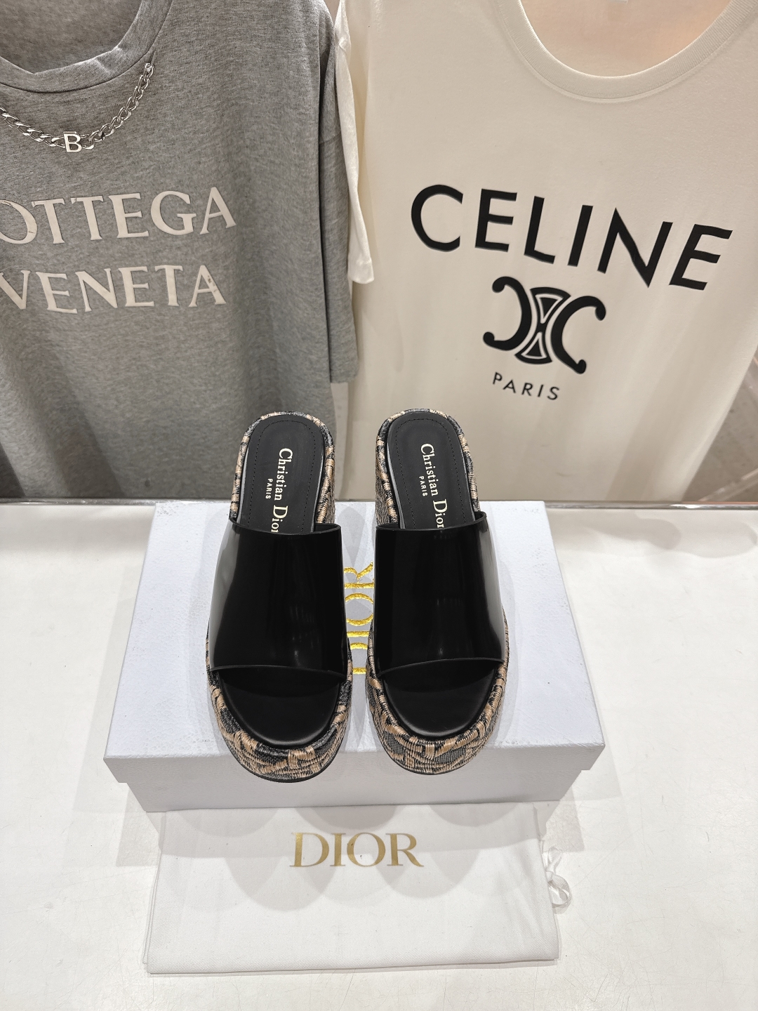 高版本出厂
  Dior*迪奥D家2025ss春夏新款仙女风坡跟厚底拖鞋

11原版复刻 市面上最高版本