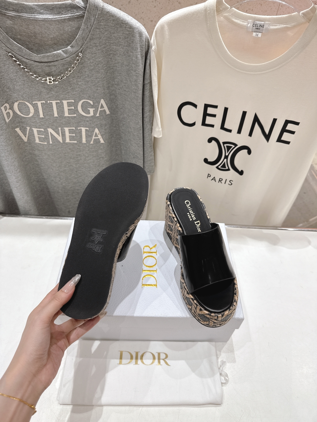 高版本出厂
  Dior*迪奥D家2025ss春夏新款仙女风坡跟厚底拖鞋

11原版复刻 市面上最高版本