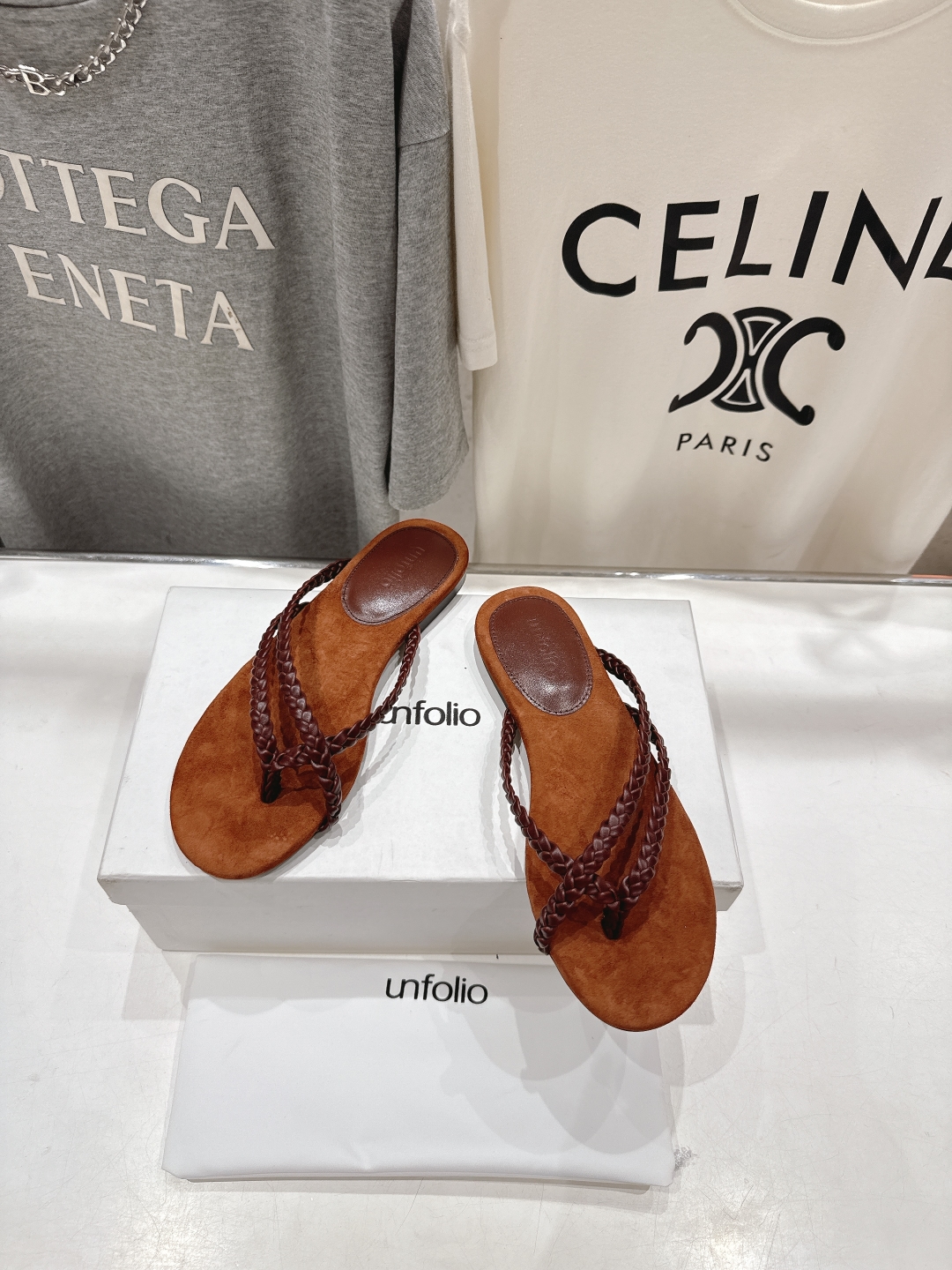 高版本出厂
  Unfolio潮牌 25ss 春夏新款 线条感极简 平底人字拖夹脚拖鞋

每个乏味的日常