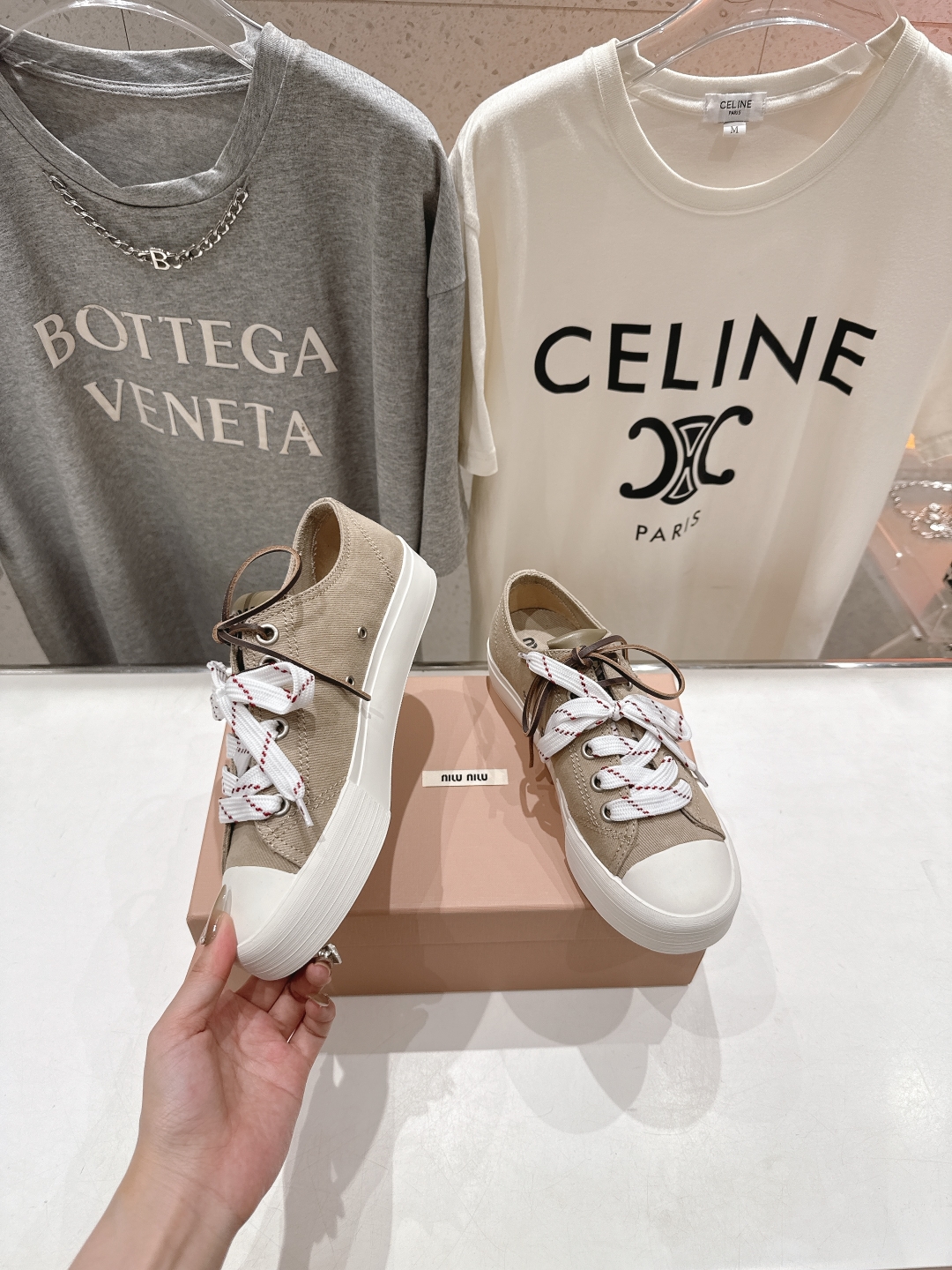 高版本出厂
  MiuMiu*繆繆25ss new arrival～miu家2025ss走秀款系带帆布鞋