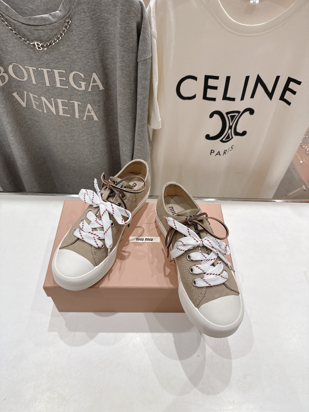 高版本出厂
  MiuMiu*繆繆25ss new arrival～miu家2025ss走秀款系带帆布鞋