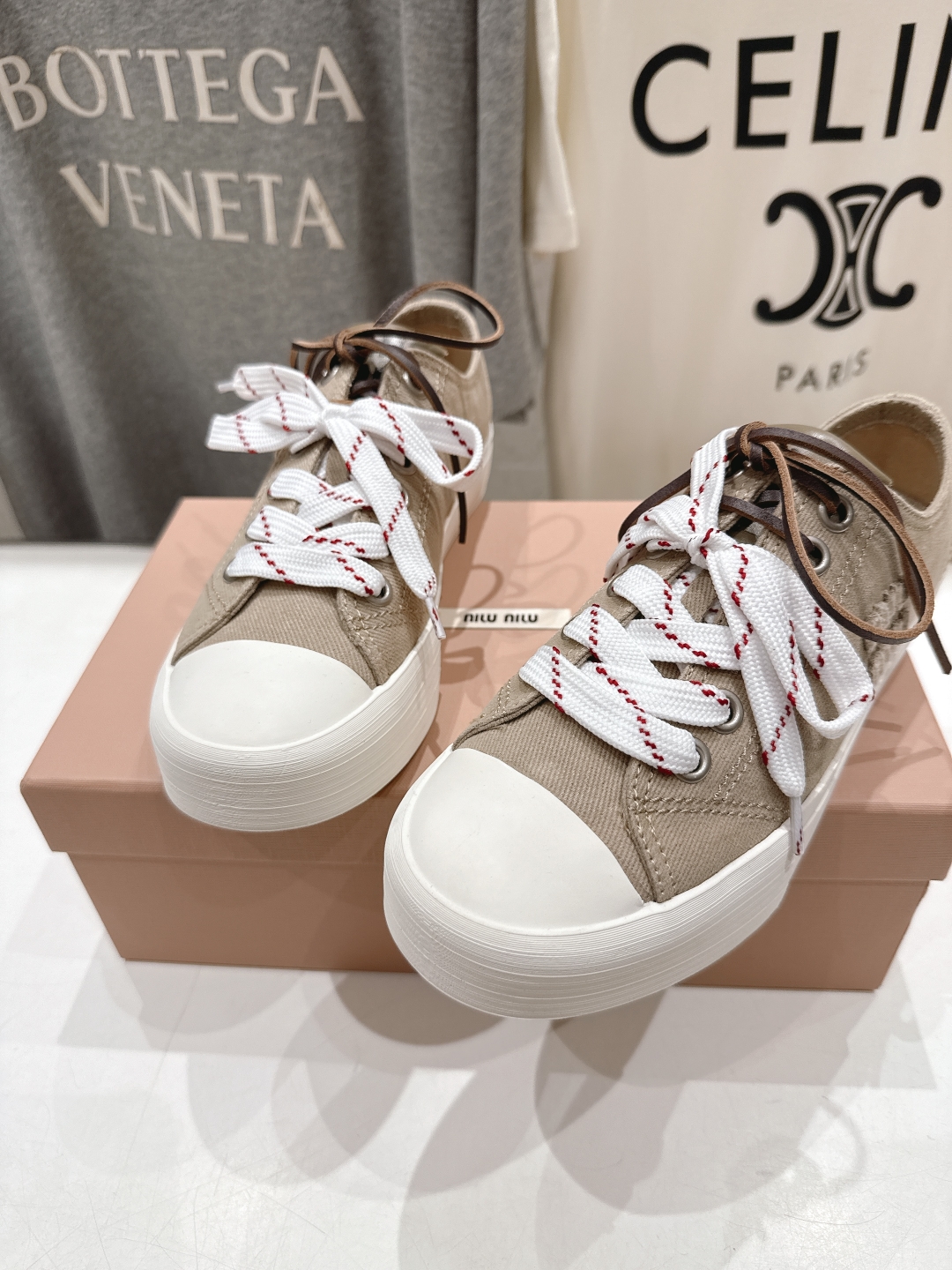 高版本出厂
  MiuMiu*繆繆25ss new arrival～miu家2025ss走秀款系带帆布鞋