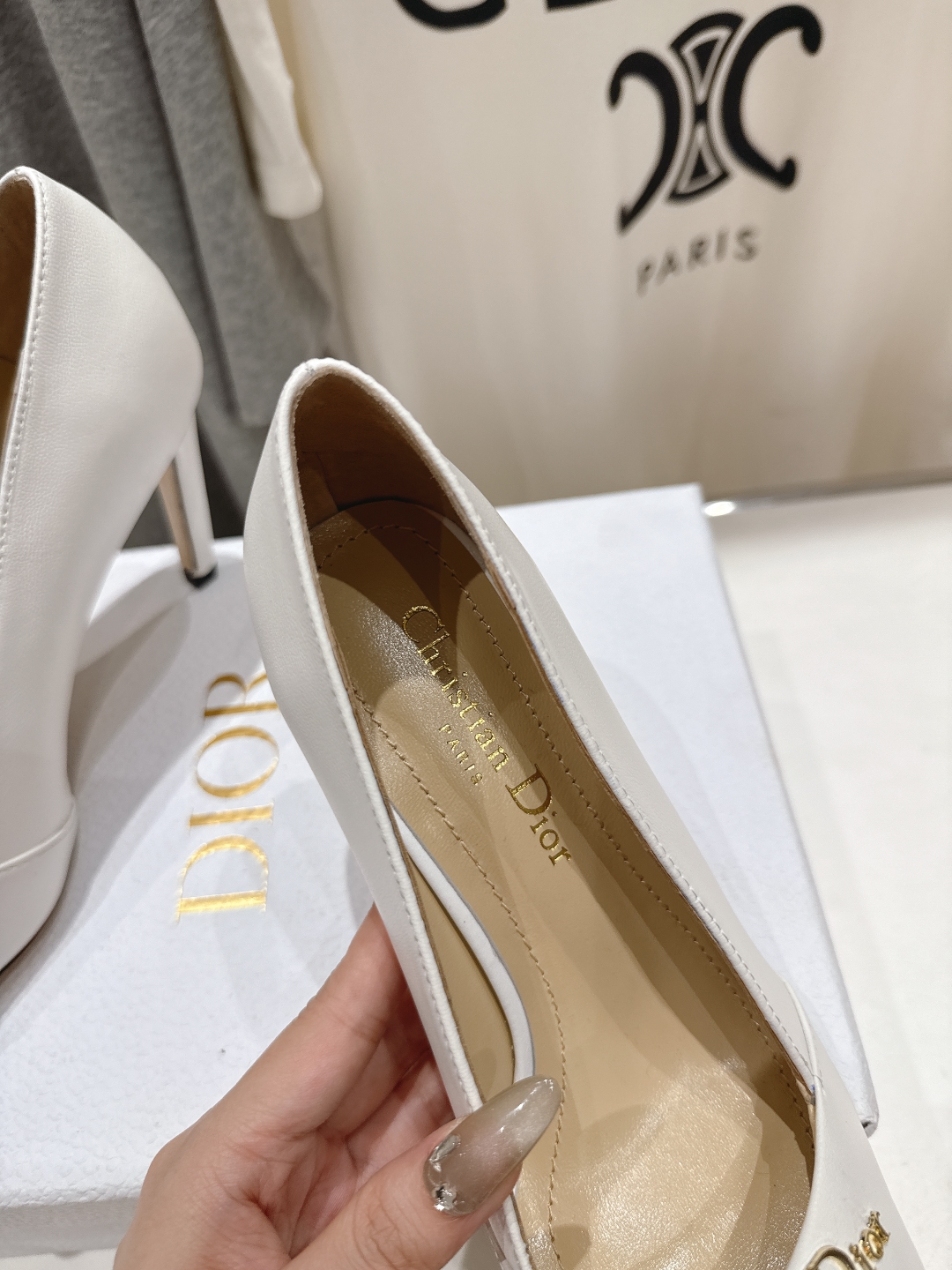 高版本出厂 
  DIOR*迪奥D家2025ss春夏新款尖头高跟鞋凉鞋时装鞋！顶级版本～
超美的脚踝扣上