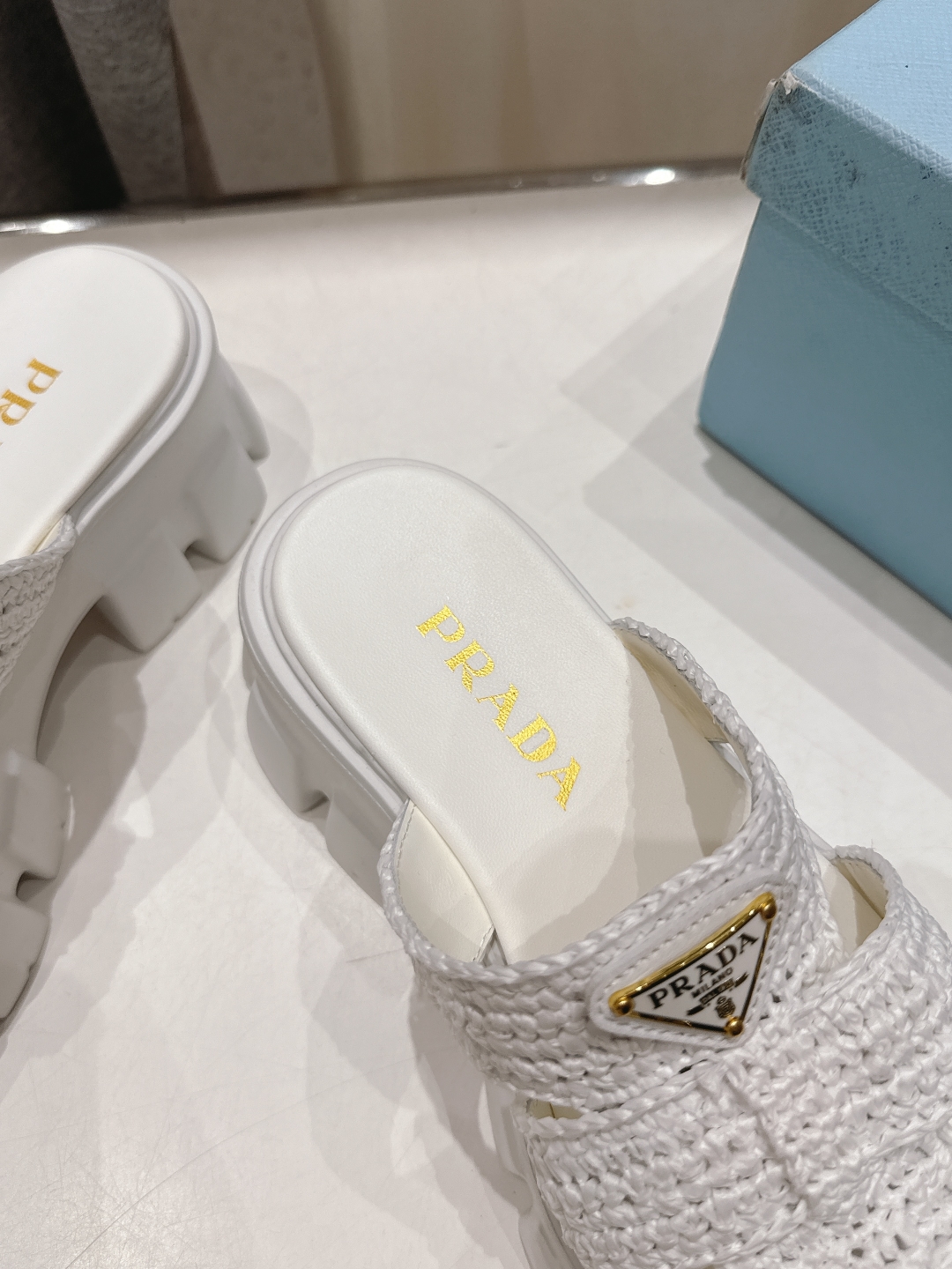 高版本出厂 
 Prada/普拉达25ss夏季新款编织厚底沙滩勃肯拖鞋
这个鞋型真的属于经典不会过时的设