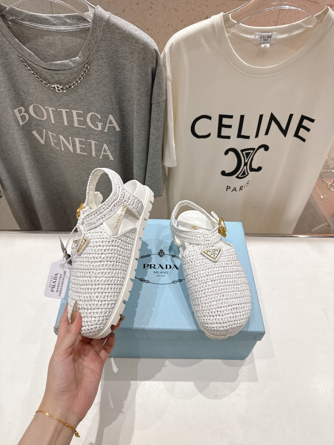 高版本出厂 
 Prada/普拉达25ss夏季新款编织沙滩勃肯拖鞋凉鞋
这个鞋型真的属于经典不会过时的设