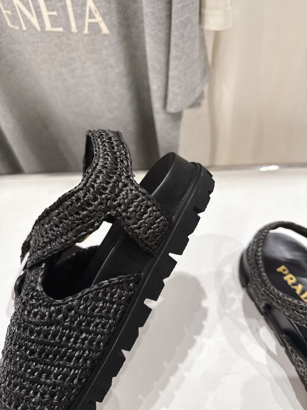 高版本出厂 
 Prada/普拉达25ss夏季新款编织沙滩勃肯拖鞋凉鞋
这个鞋型真的属于经典不会过时的设
