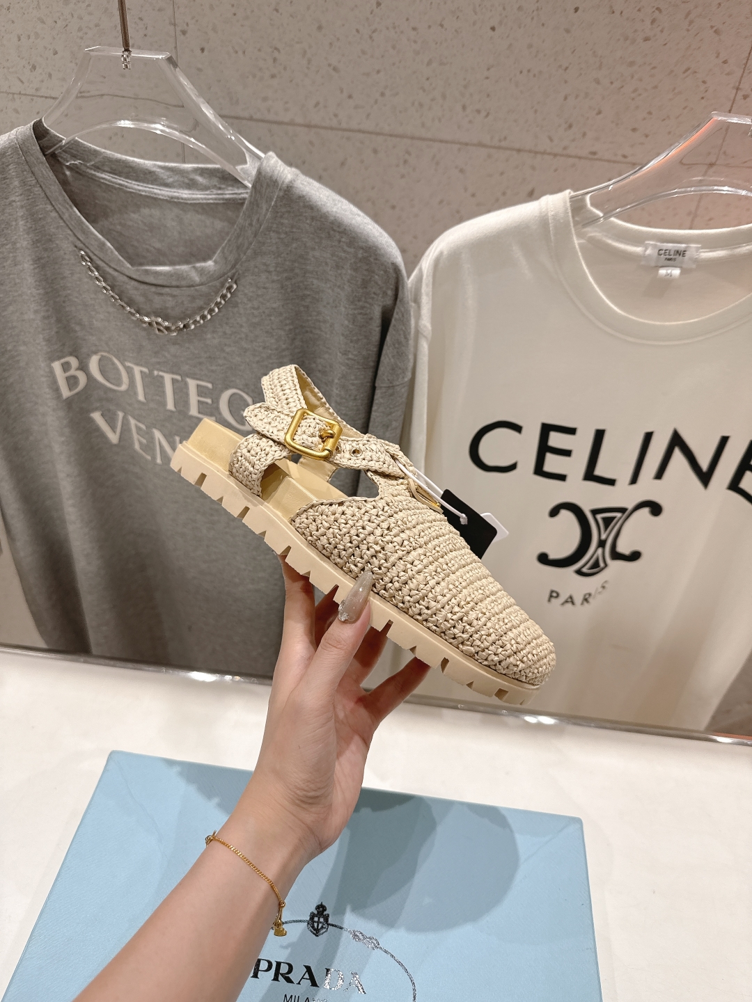 高版本出厂 
 Prada/普拉达25ss夏季新款编织沙滩勃肯拖鞋凉鞋
这个鞋型真的属于经典不会过时的设