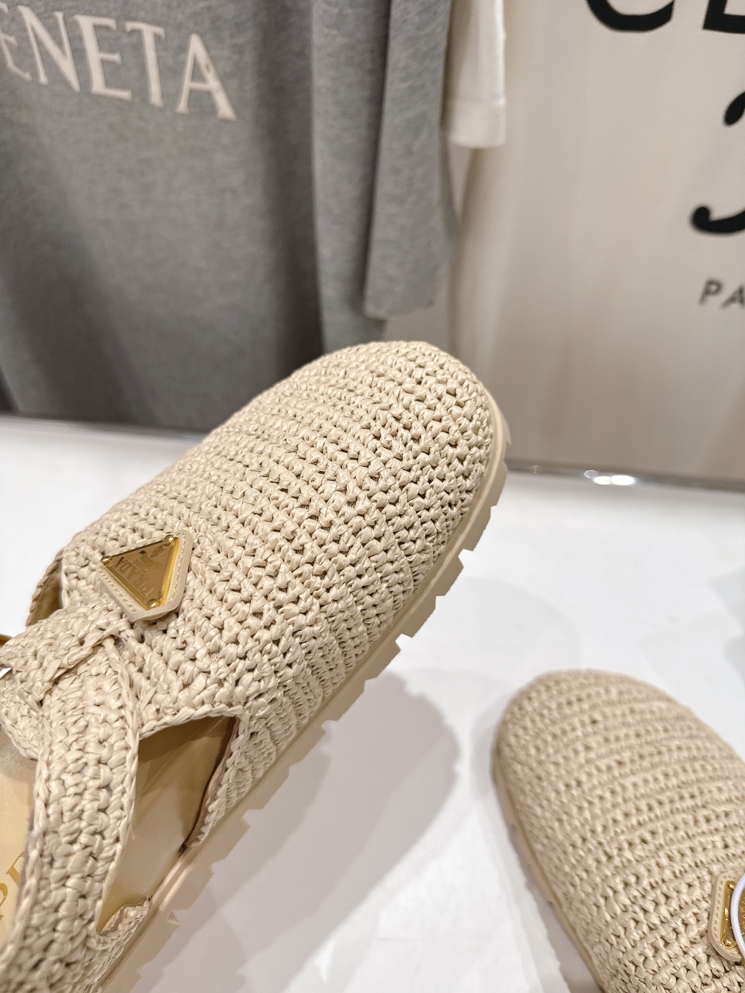 高版本出厂 
 Prada/普拉达25ss夏季新款编织沙滩勃肯拖鞋凉鞋
这个鞋型真的属于经典不会过时的设