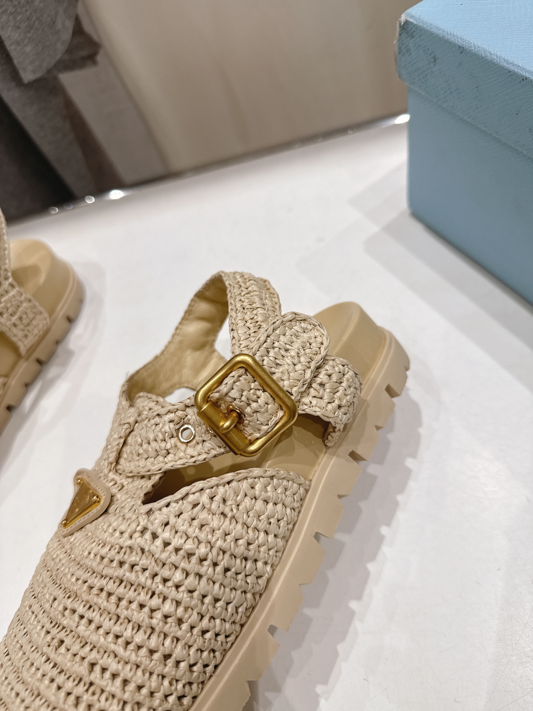 高版本出厂 
 Prada/普拉达25ss夏季新款编织沙滩勃肯拖鞋凉鞋
这个鞋型真的属于经典不会过时的设