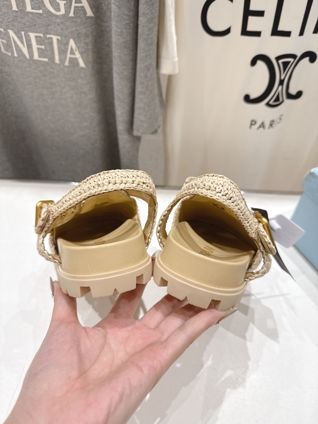 高版本出厂 
 Prada/普拉达25ss夏季新款编织沙滩勃肯拖鞋凉鞋
这个鞋型真的属于经典不会过时的设