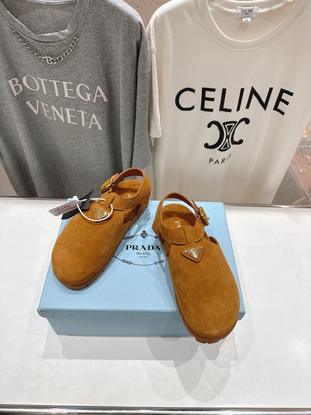 高版本出厂 
 Prada/普拉达25ss夏季新款沙滩勃肯拖鞋凉鞋
这个鞋型真的属于经典不会过时的设计而