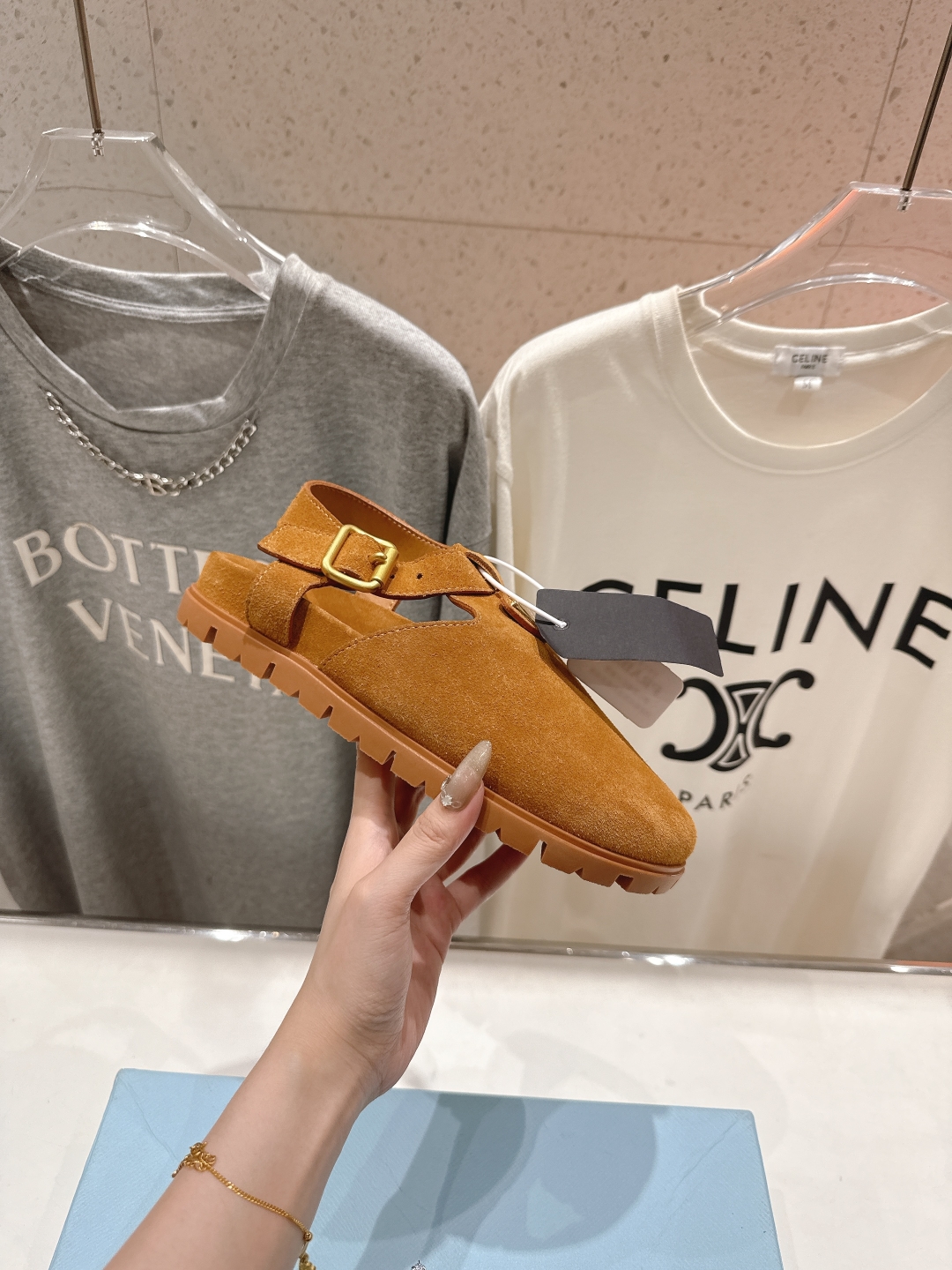 高版本出厂 
 Prada/普拉达25ss夏季新款沙滩勃肯拖鞋凉鞋
这个鞋型真的属于经典不会过时的设计而