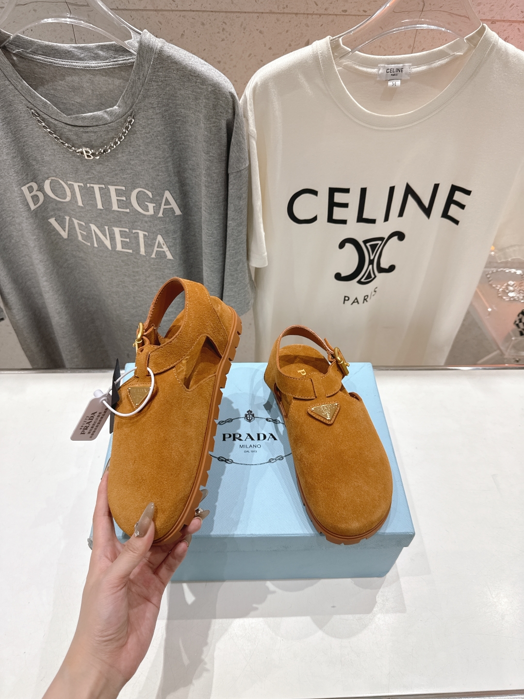 高版本出厂 
 Prada/普拉达25ss夏季新款沙滩勃肯拖鞋凉鞋
这个鞋型真的属于经典不会过时的设计而