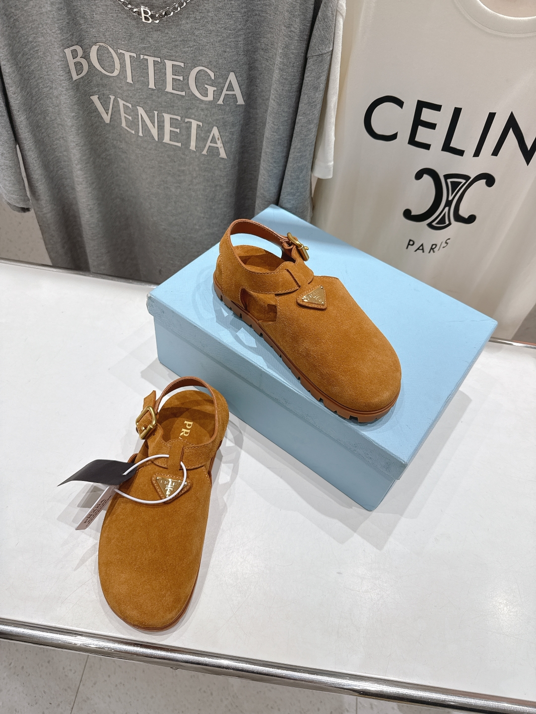 高版本出厂 
 Prada/普拉达25ss夏季新款沙滩勃肯拖鞋凉鞋
这个鞋型真的属于经典不会过时的设计而