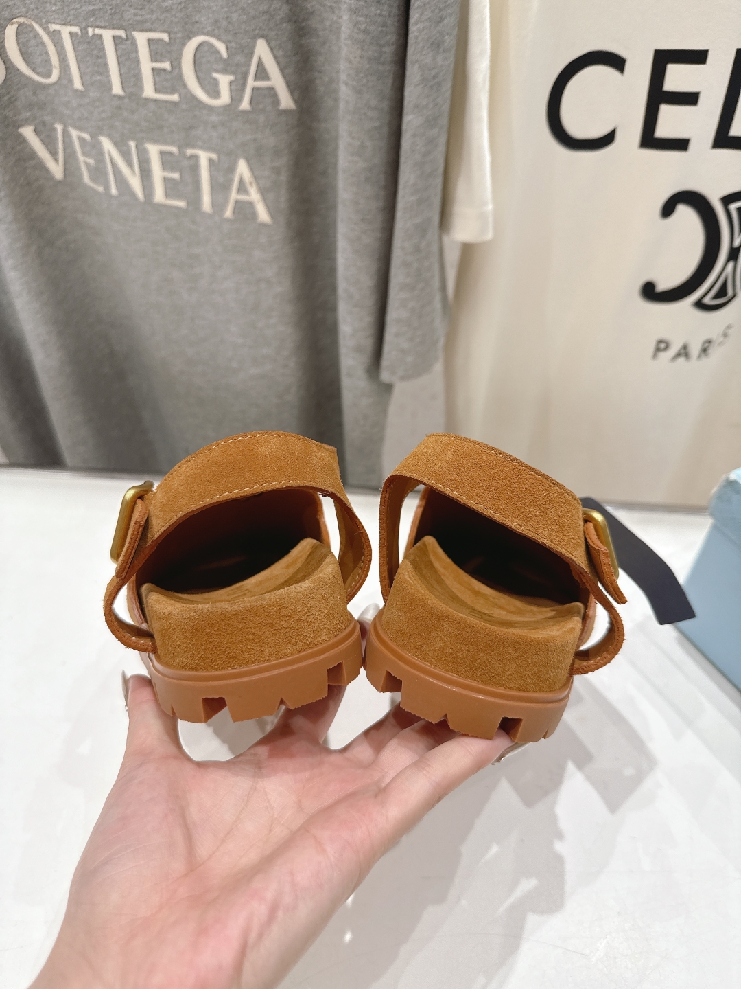 高版本出厂 
 Prada/普拉达25ss夏季新款沙滩勃肯拖鞋凉鞋
这个鞋型真的属于经典不会过时的设计而
