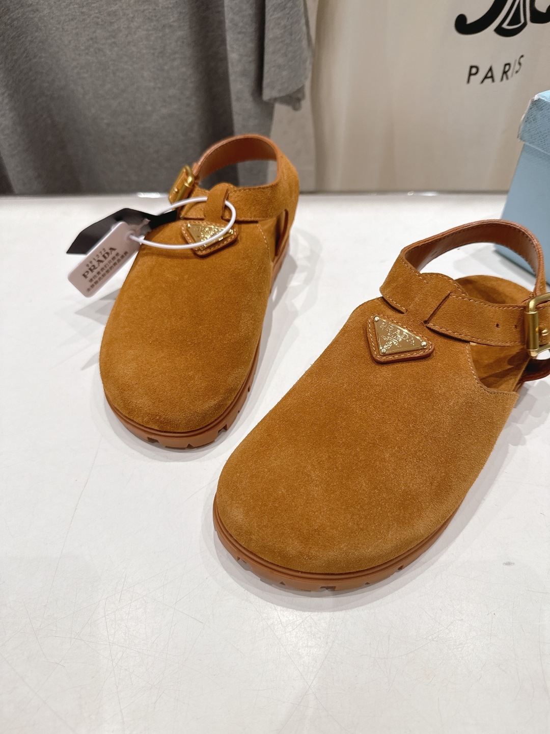 高版本出厂 
 Prada/普拉达25ss夏季新款沙滩勃肯拖鞋凉鞋
这个鞋型真的属于经典不会过时的设计而