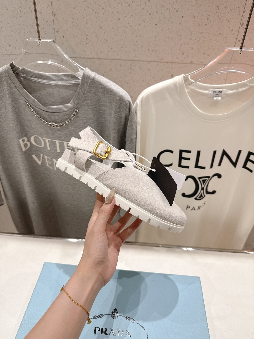 高版本出厂 
 Prada/普拉达25ss夏季新款沙滩勃肯拖鞋凉鞋
这个鞋型真的属于经典不会过时的设计而