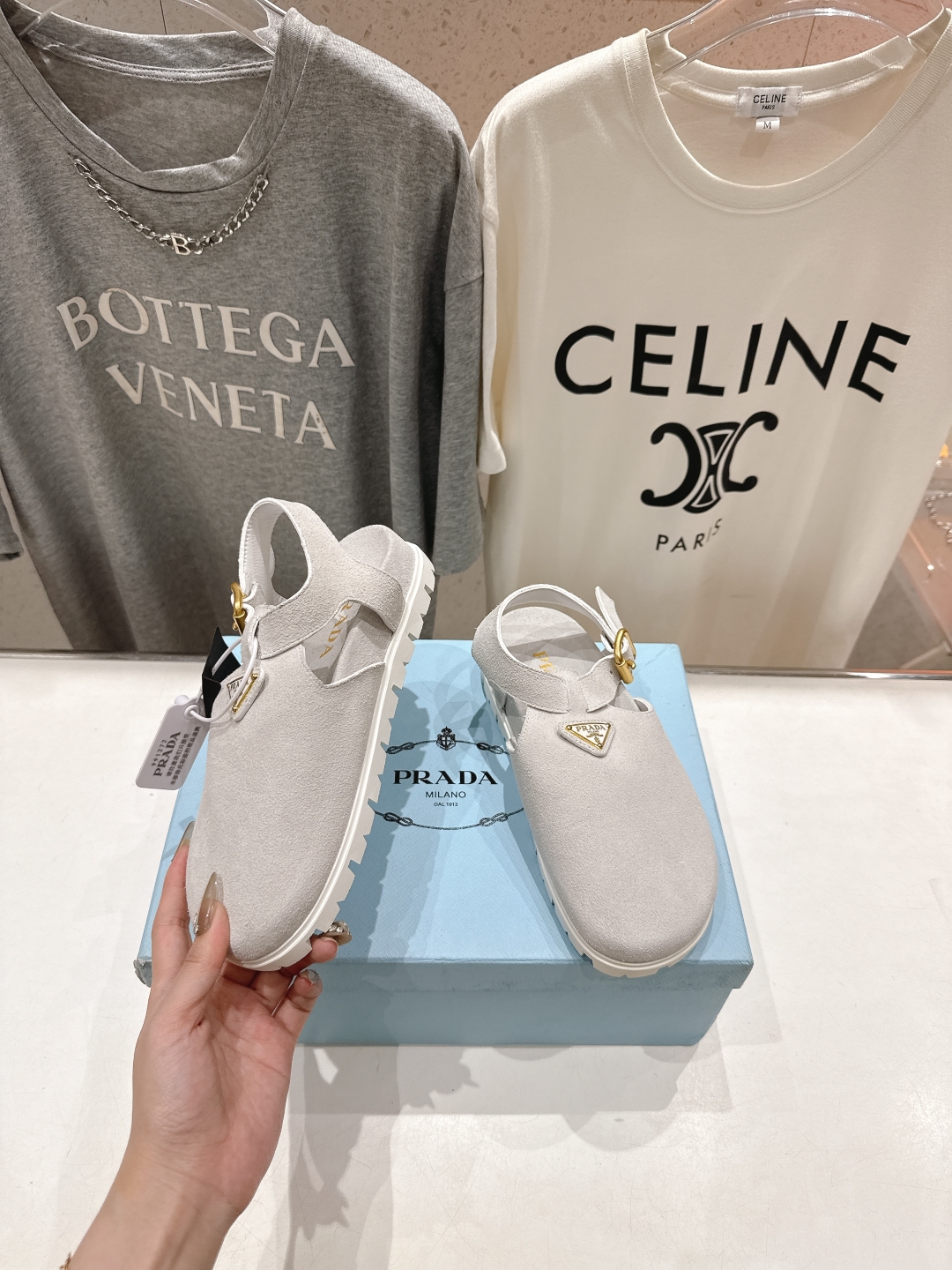 高版本出厂 
 Prada/普拉达25ss夏季新款沙滩勃肯拖鞋凉鞋
这个鞋型真的属于经典不会过时的设计而