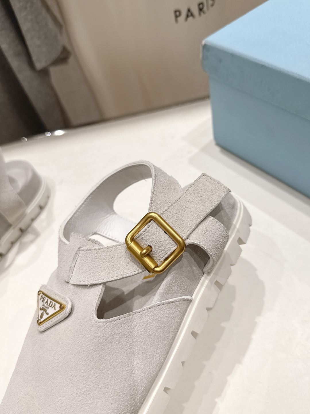 高版本出厂 
 Prada/普拉达25ss夏季新款沙滩勃肯拖鞋凉鞋
这个鞋型真的属于经典不会过时的设计而