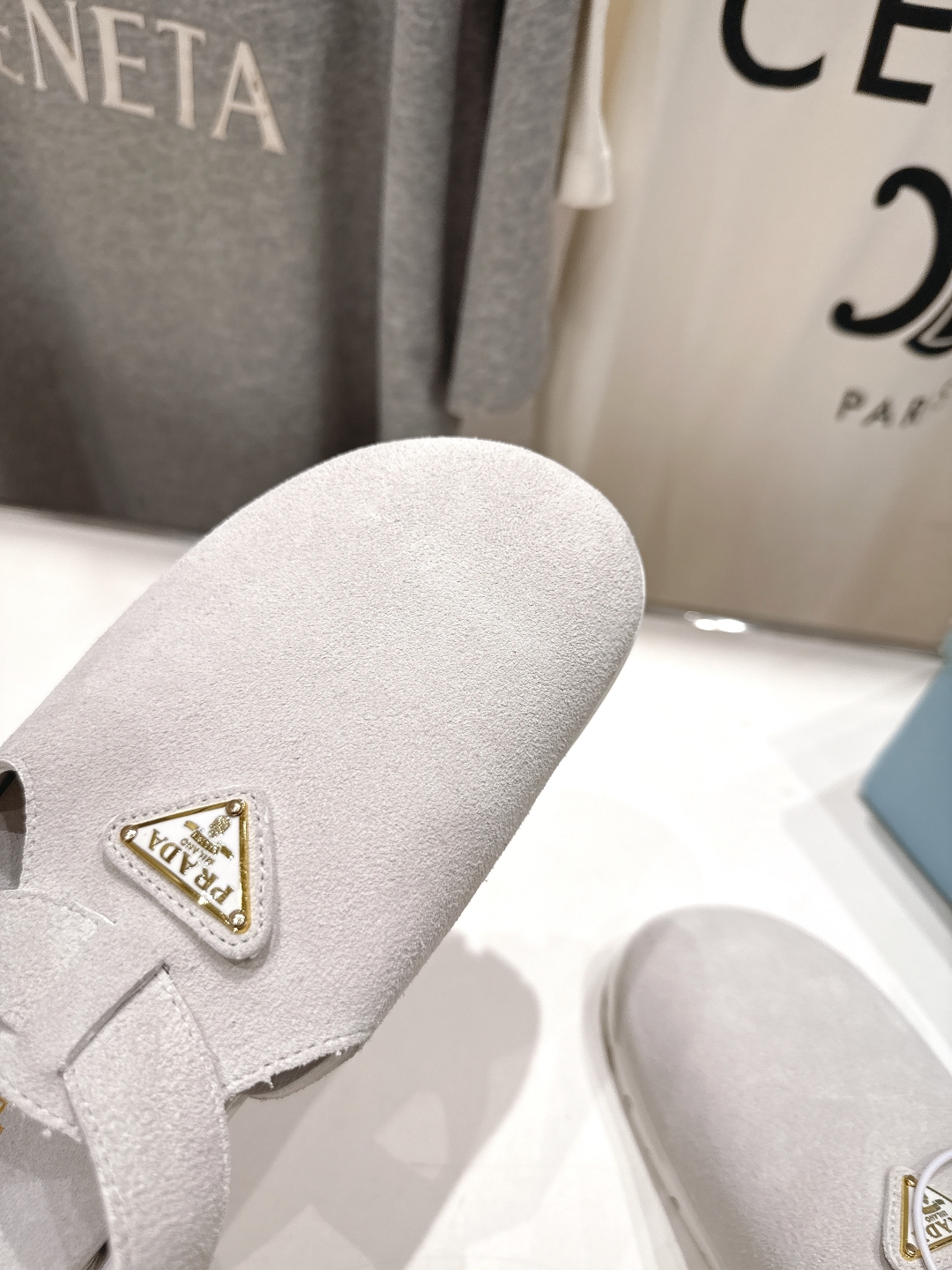 高版本出厂 
 Prada/普拉达25ss夏季新款沙滩勃肯拖鞋凉鞋
这个鞋型真的属于经典不会过时的设计而