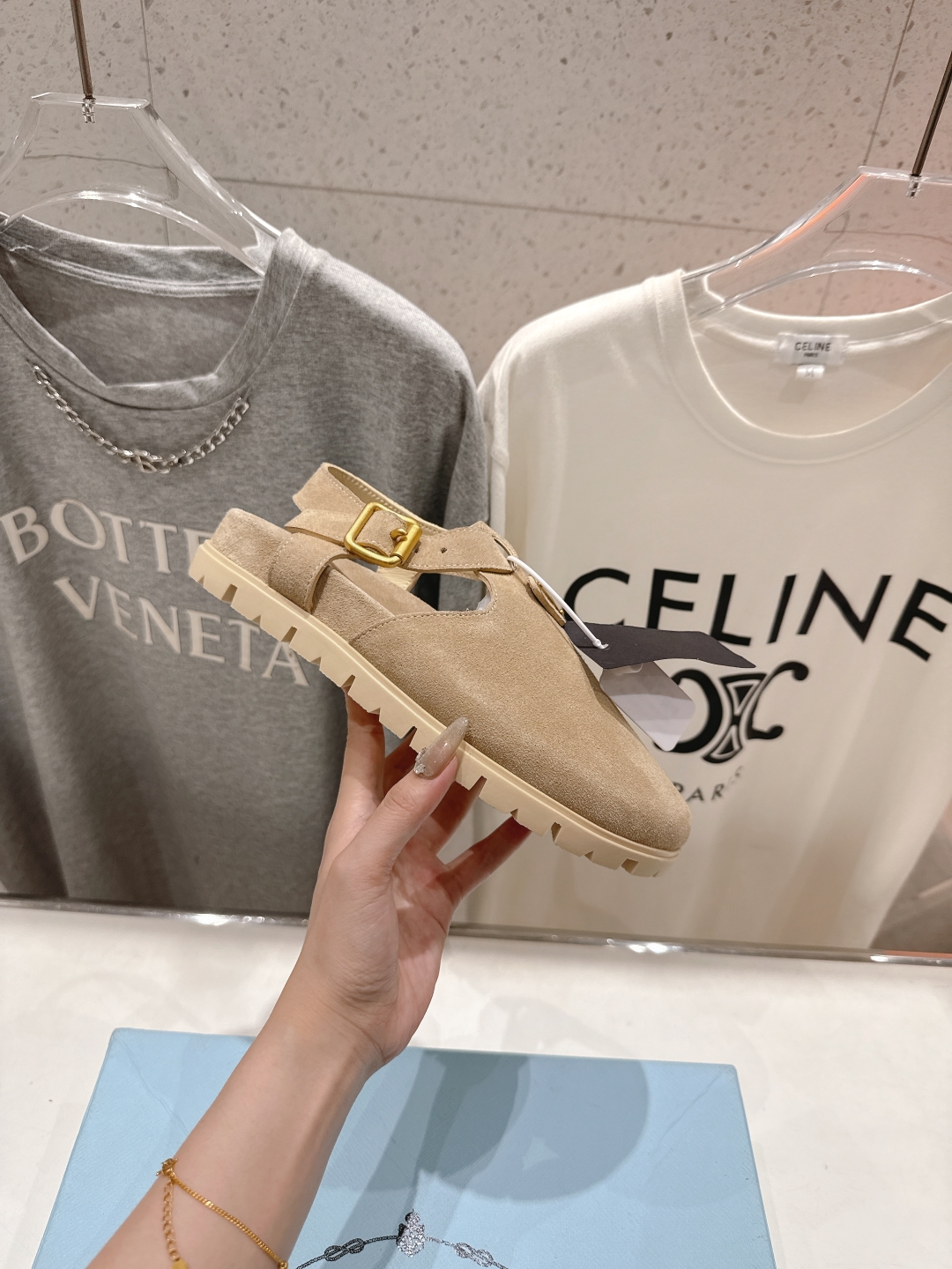 高版本出厂 
 Prada/普拉达25ss夏季新款沙滩勃肯拖鞋凉鞋
这个鞋型真的属于经典不会过时的设计而