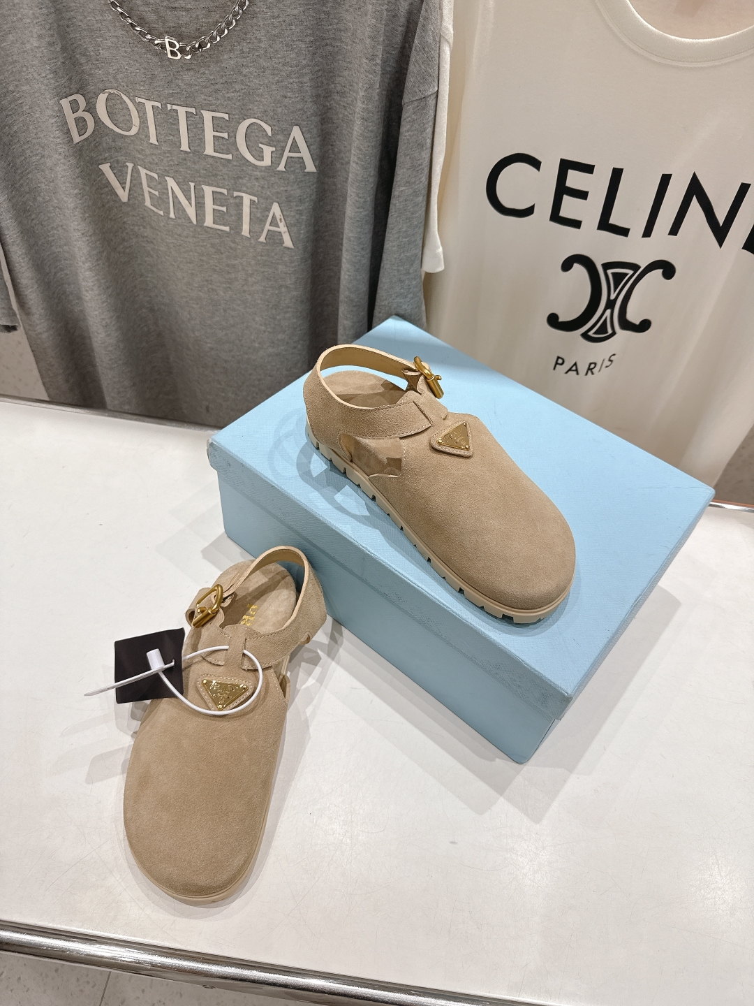 高版本出厂 
 Prada/普拉达25ss夏季新款沙滩勃肯拖鞋凉鞋
这个鞋型真的属于经典不会过时的设计而
