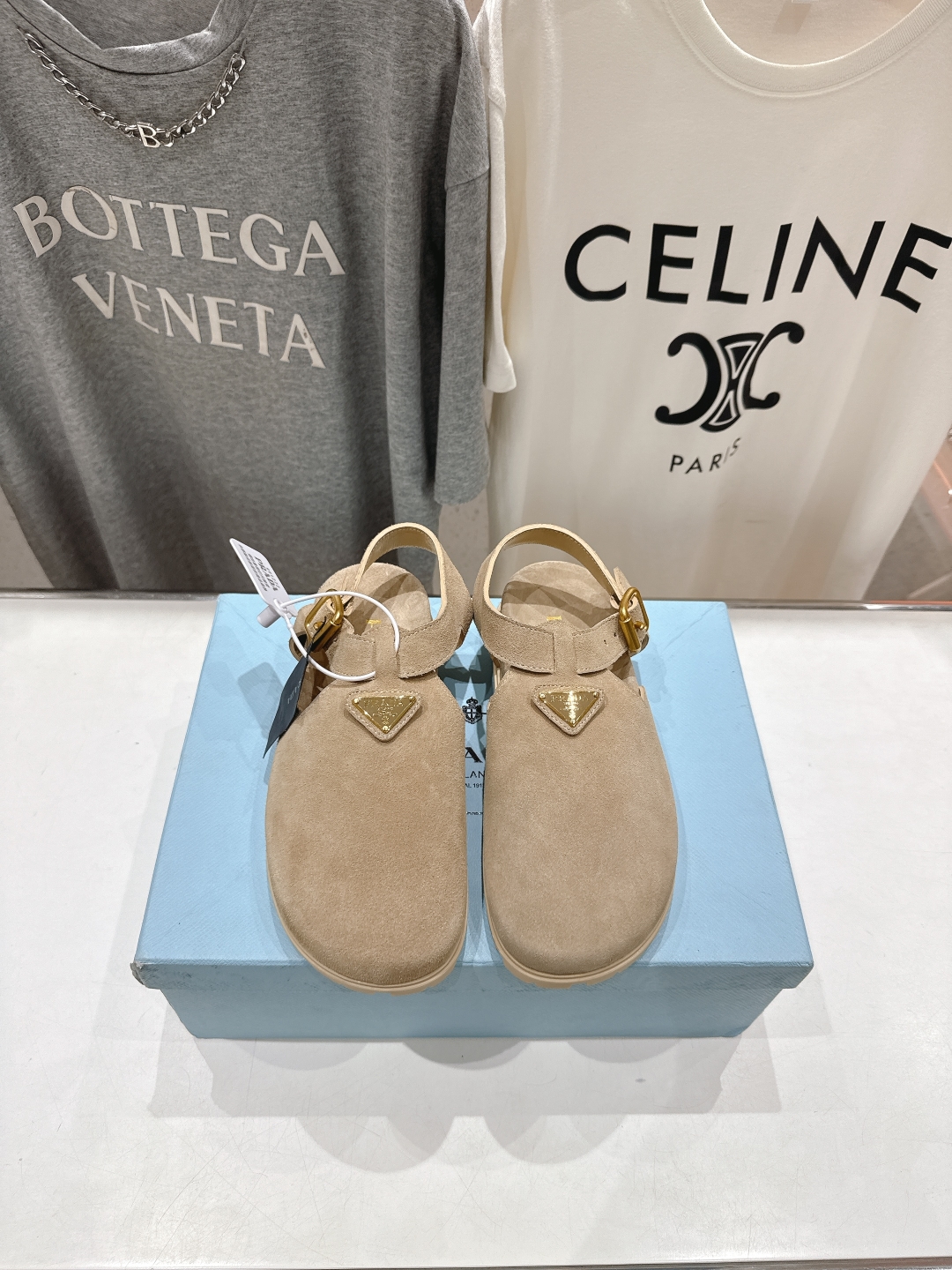 高版本出厂 
 Prada/普拉达25ss夏季新款沙滩勃肯拖鞋凉鞋
这个鞋型真的属于经典不会过时的设计而