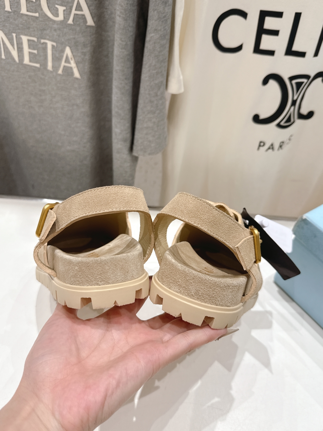 高版本出厂 
 Prada/普拉达25ss夏季新款沙滩勃肯拖鞋凉鞋
这个鞋型真的属于经典不会过时的设计而