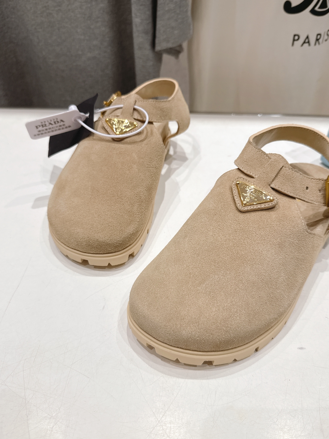 高版本出厂 
 Prada/普拉达25ss夏季新款沙滩勃肯拖鞋凉鞋
这个鞋型真的属于经典不会过时的设计而