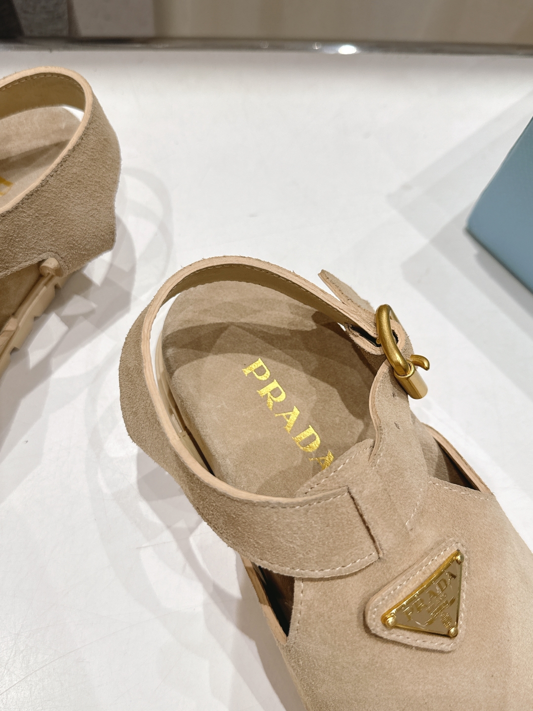 高版本出厂 
 Prada/普拉达25ss夏季新款沙滩勃肯拖鞋凉鞋
这个鞋型真的属于经典不会过时的设计而