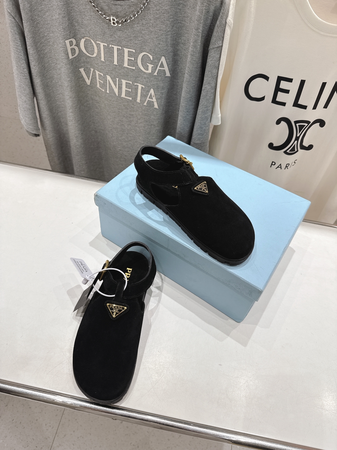 高版本出厂 
 Prada/普拉达25ss夏季新款沙滩勃肯拖鞋凉鞋
这个鞋型真的属于经典不会过时的设计而