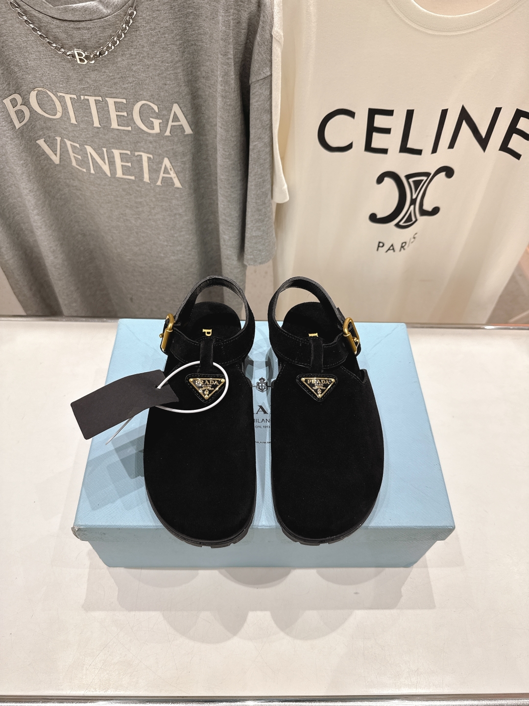 高版本出厂 
 Prada/普拉达25ss夏季新款沙滩勃肯拖鞋凉鞋
这个鞋型真的属于经典不会过时的设计而