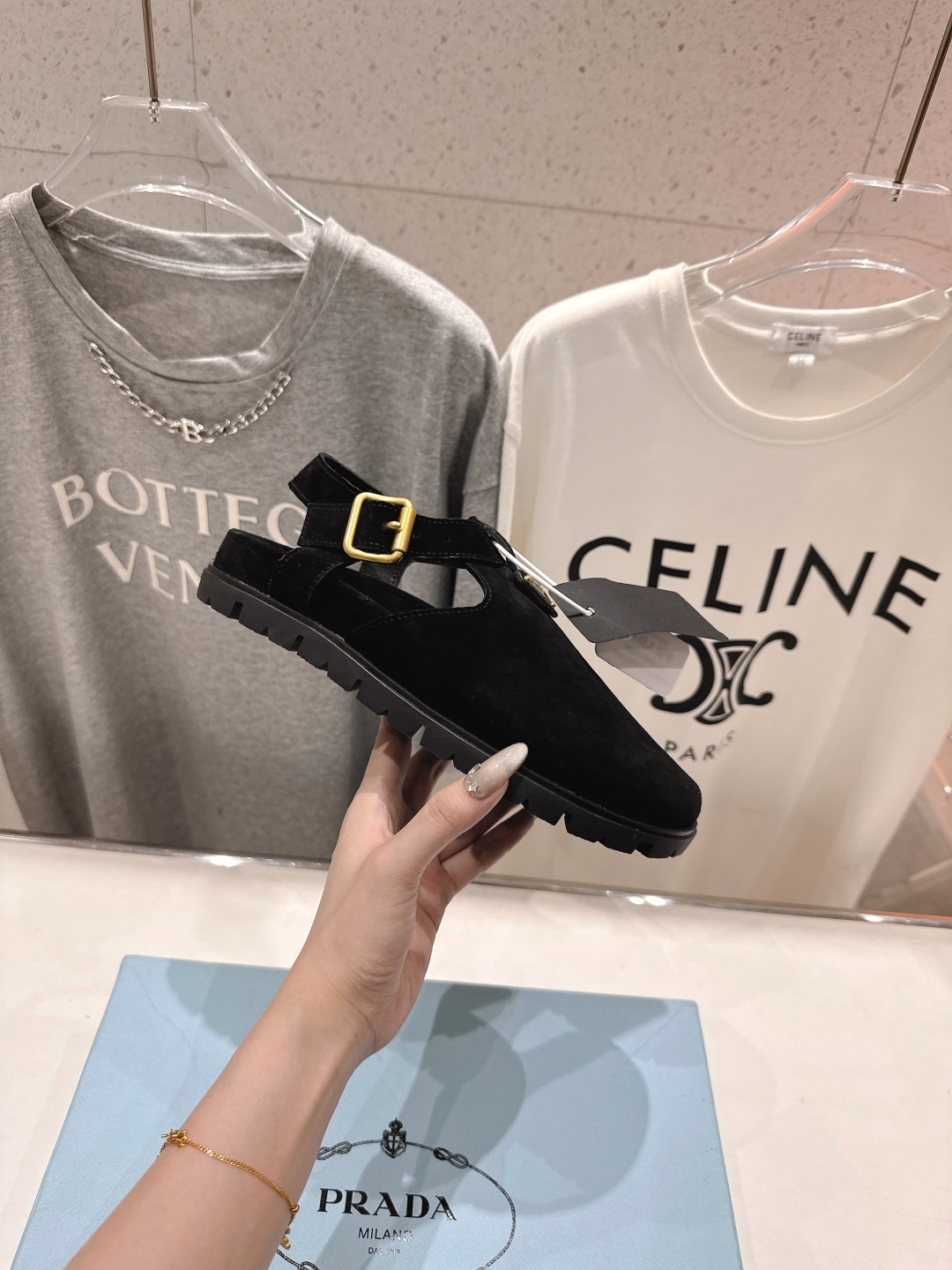 高版本出厂 
 Prada/普拉达25ss夏季新款沙滩勃肯拖鞋凉鞋
这个鞋型真的属于经典不会过时的设计而
