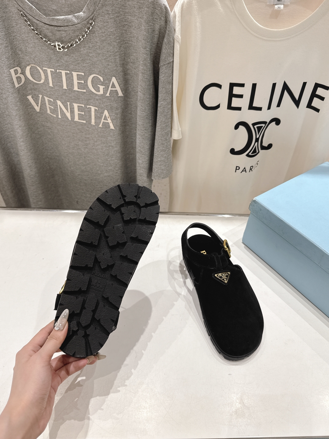 高版本出厂 
 Prada/普拉达25ss夏季新款沙滩勃肯拖鞋凉鞋
这个鞋型真的属于经典不会过时的设计而