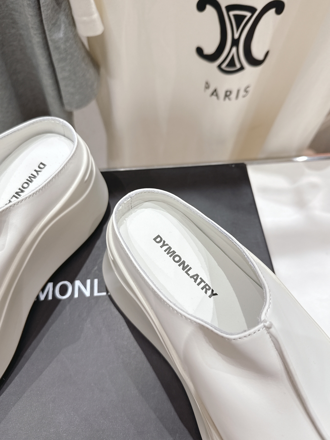 高版本出厂 
  🆕超🔥小众品牌DYMONLATRY 2025ss新款厚底休闲半包拖鞋小白鞋
 6.5c