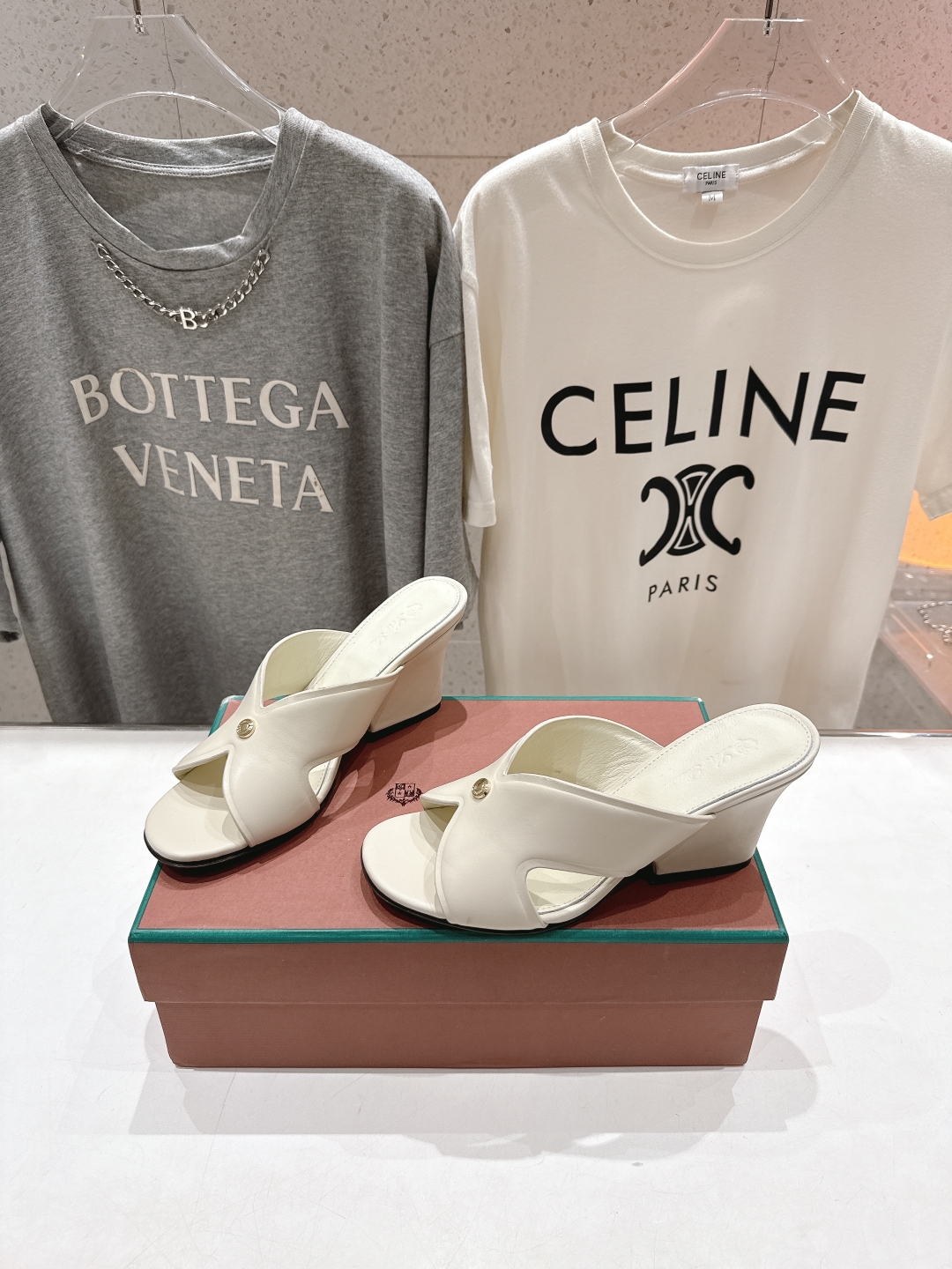 高版本出厂 高跟
Loro Piana* LP||诺悠翩雅2025ss春夏新款高跟拖鞋‼️
【市场顶级品