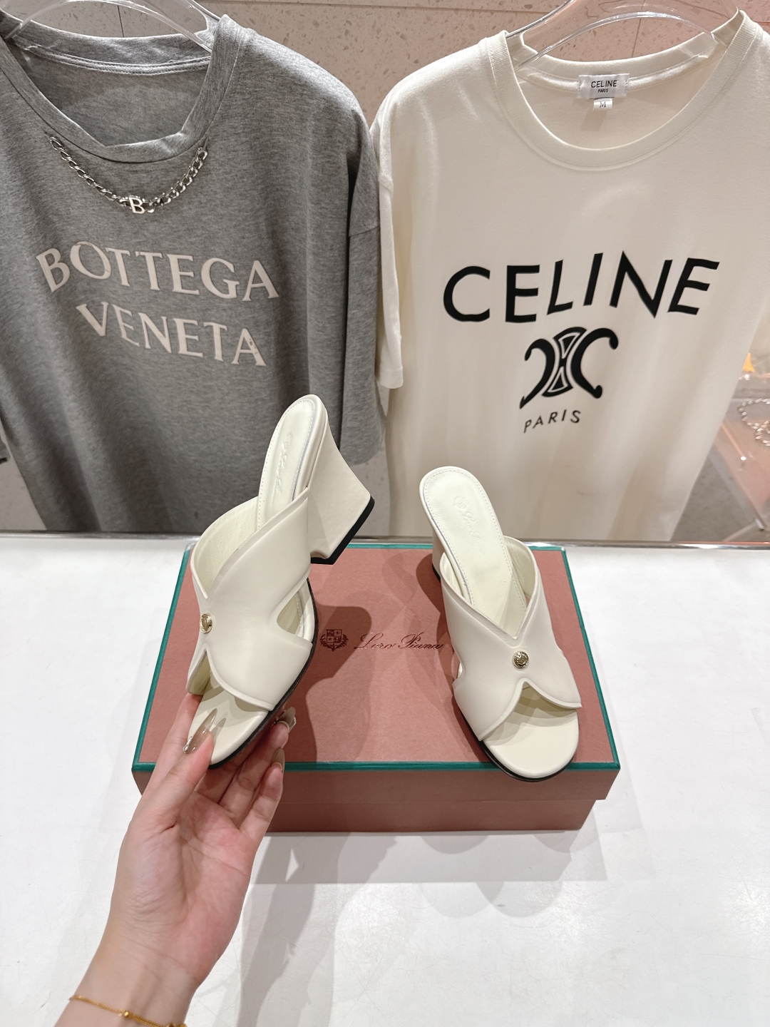 高版本出厂 高跟
Loro Piana* LP||诺悠翩雅2025ss春夏新款高跟拖鞋‼️
【市场顶级品