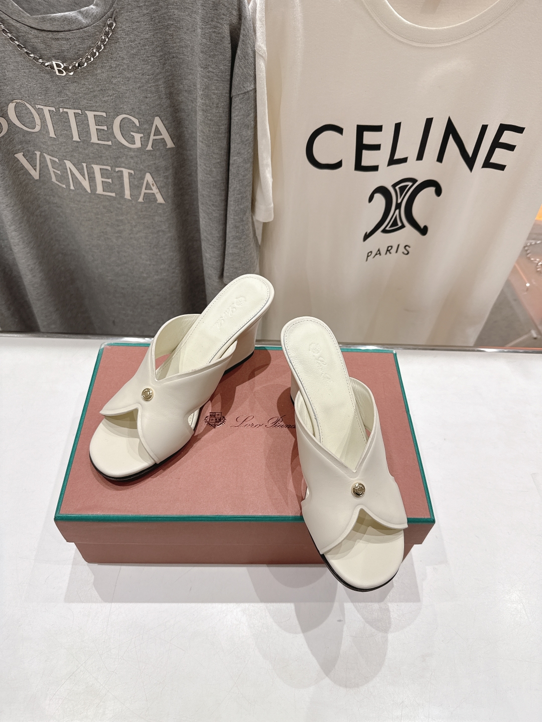 高版本出厂 高跟
Loro Piana* LP||诺悠翩雅2025ss春夏新款高跟拖鞋‼️
【市场顶级品