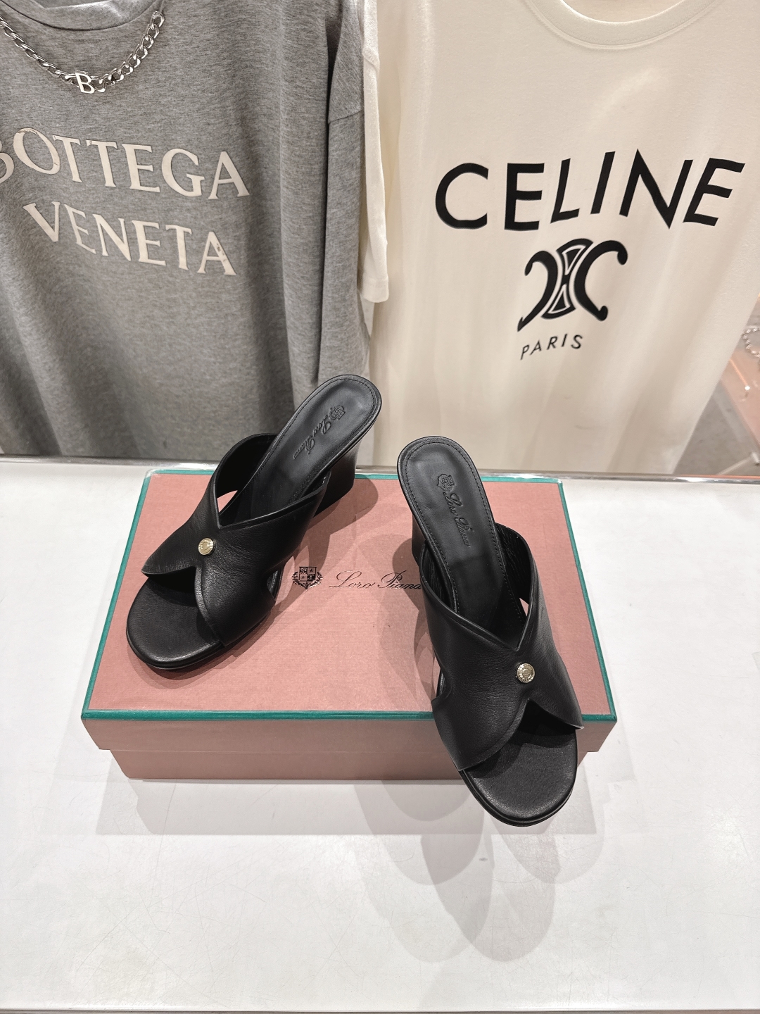 高版本出厂 高跟
Loro Piana* LP||诺悠翩雅2025ss春夏新款高跟拖鞋‼️
【市场顶级品