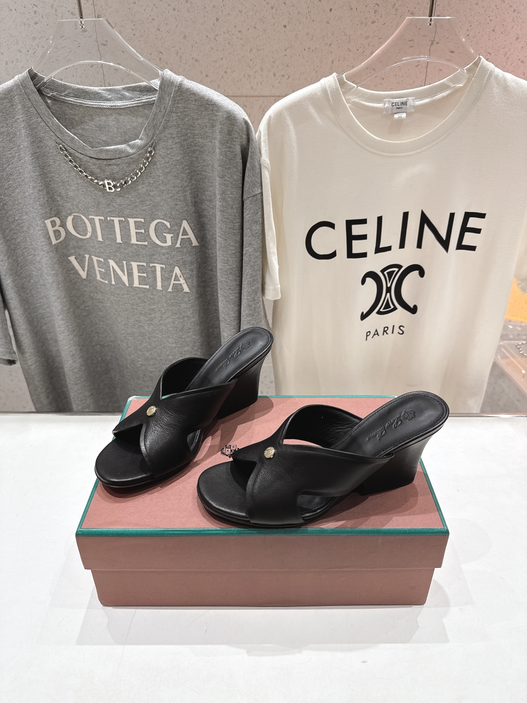 高版本出厂 高跟
Loro Piana* LP||诺悠翩雅2025ss春夏新款高跟拖鞋‼️
【市场顶级品