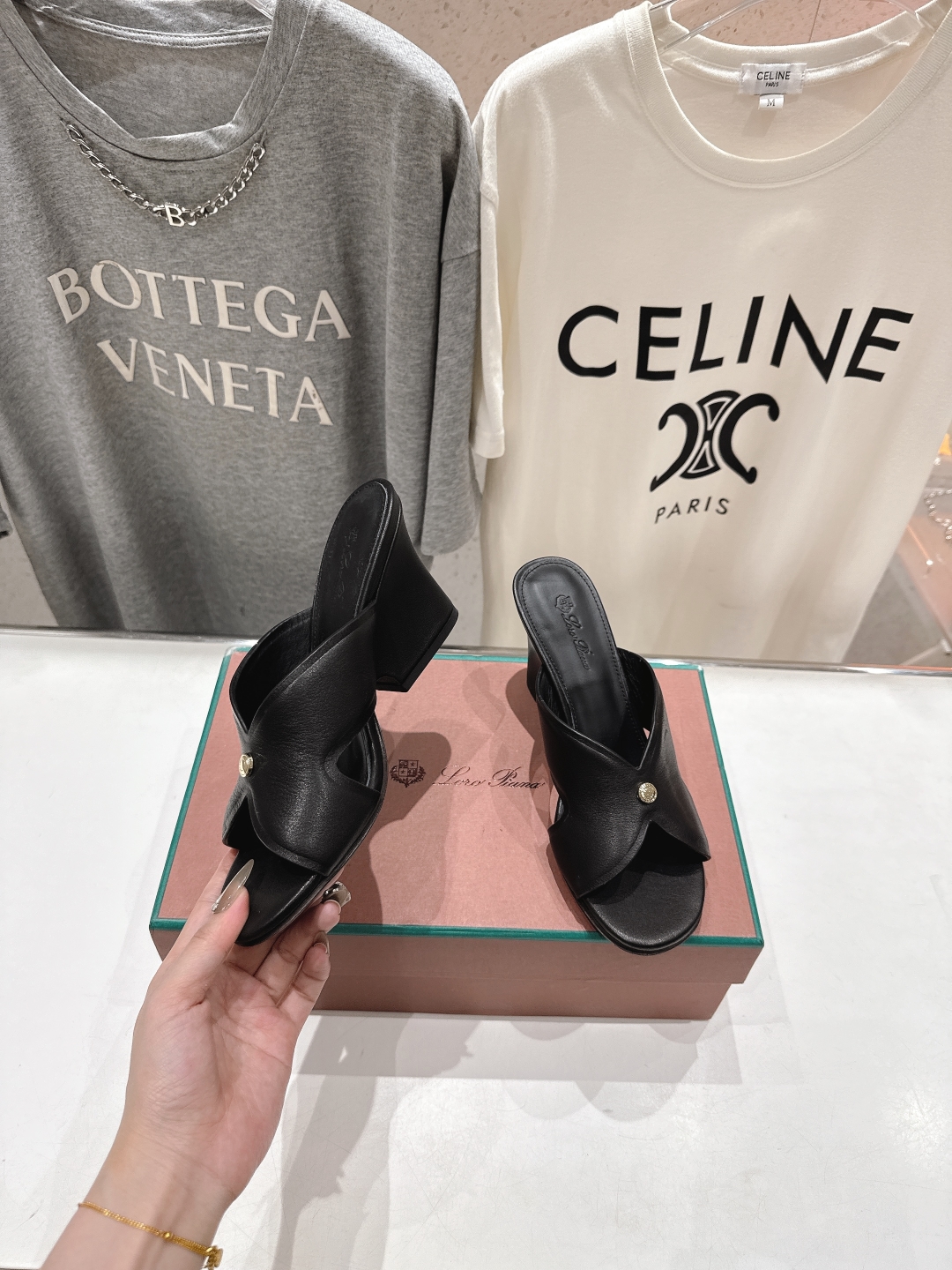 高版本出厂 高跟
Loro Piana* LP||诺悠翩雅2025ss春夏新款高跟拖鞋‼️
【市场顶级品
