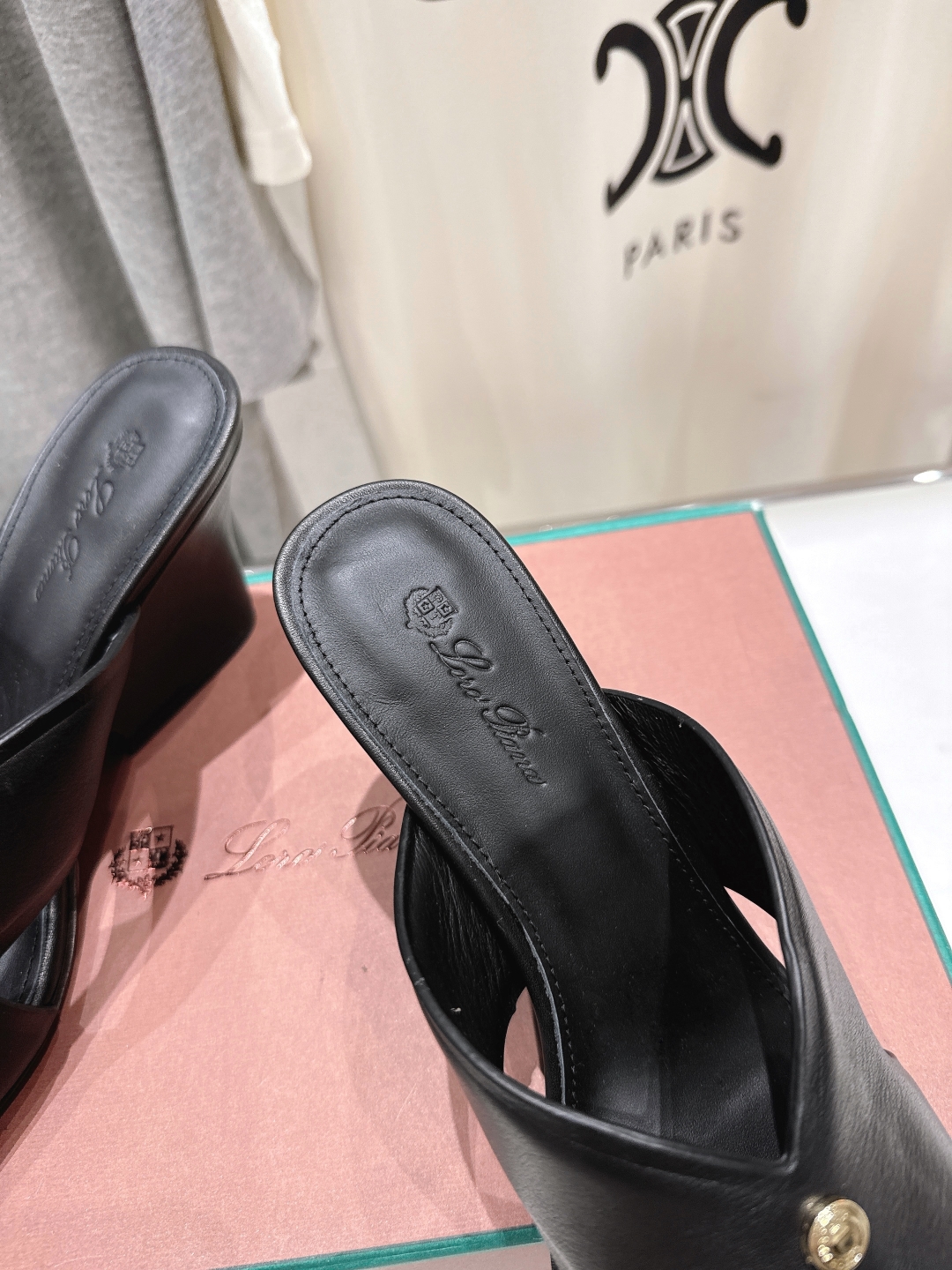 高版本出厂 高跟
Loro Piana* LP||诺悠翩雅2025ss春夏新款高跟拖鞋‼️
【市场顶级品